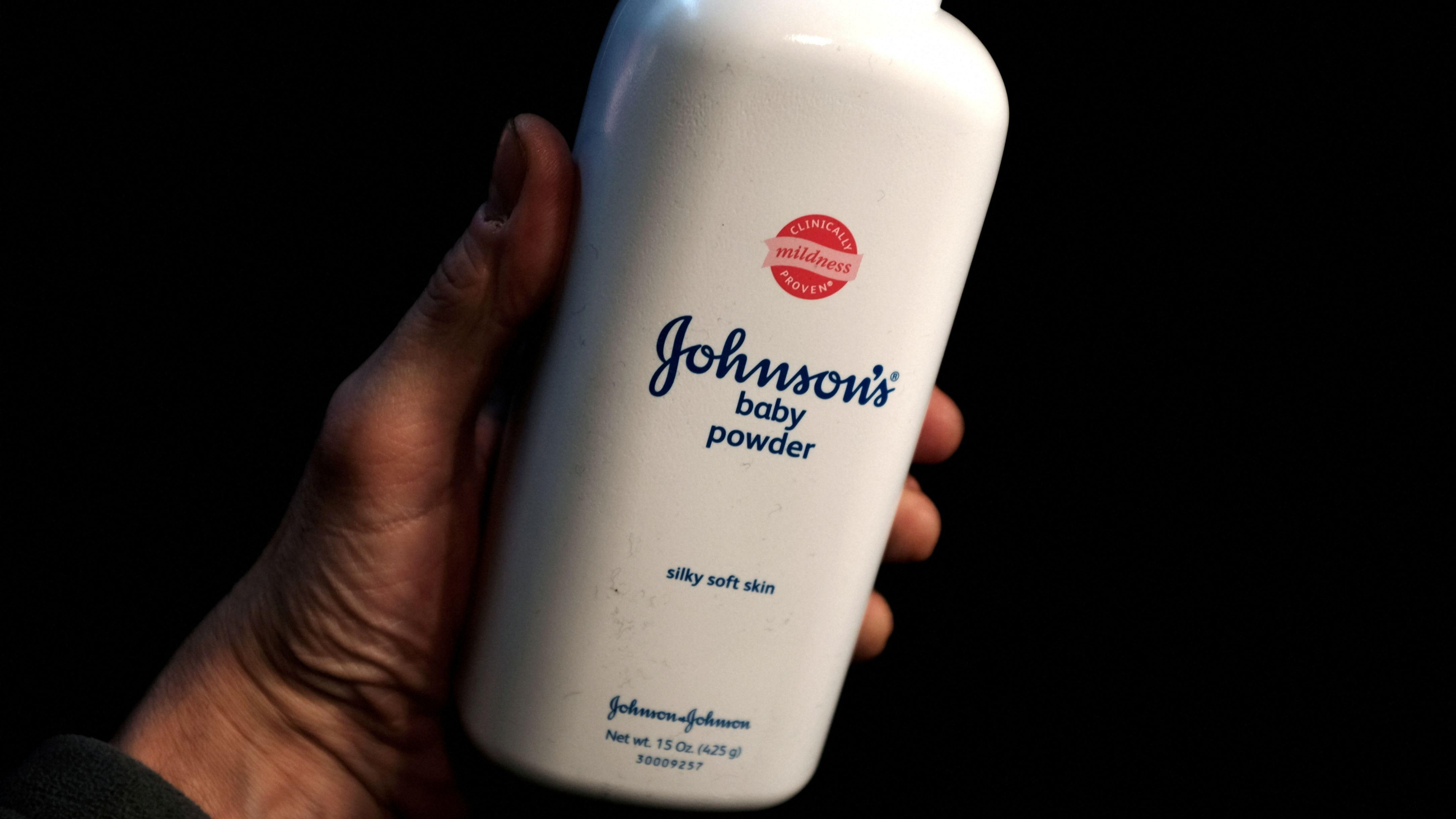 Un dels pots de pólvores de talc per a nadons que la multinacional nord-americana ha anunciat que retirarà del mercat a partir de l'any que ve Un dels pots de pólvores de talc per a nadons que la multinacional nord-americana ha anunciat que retirarà del mercat a partir de l'any que ve