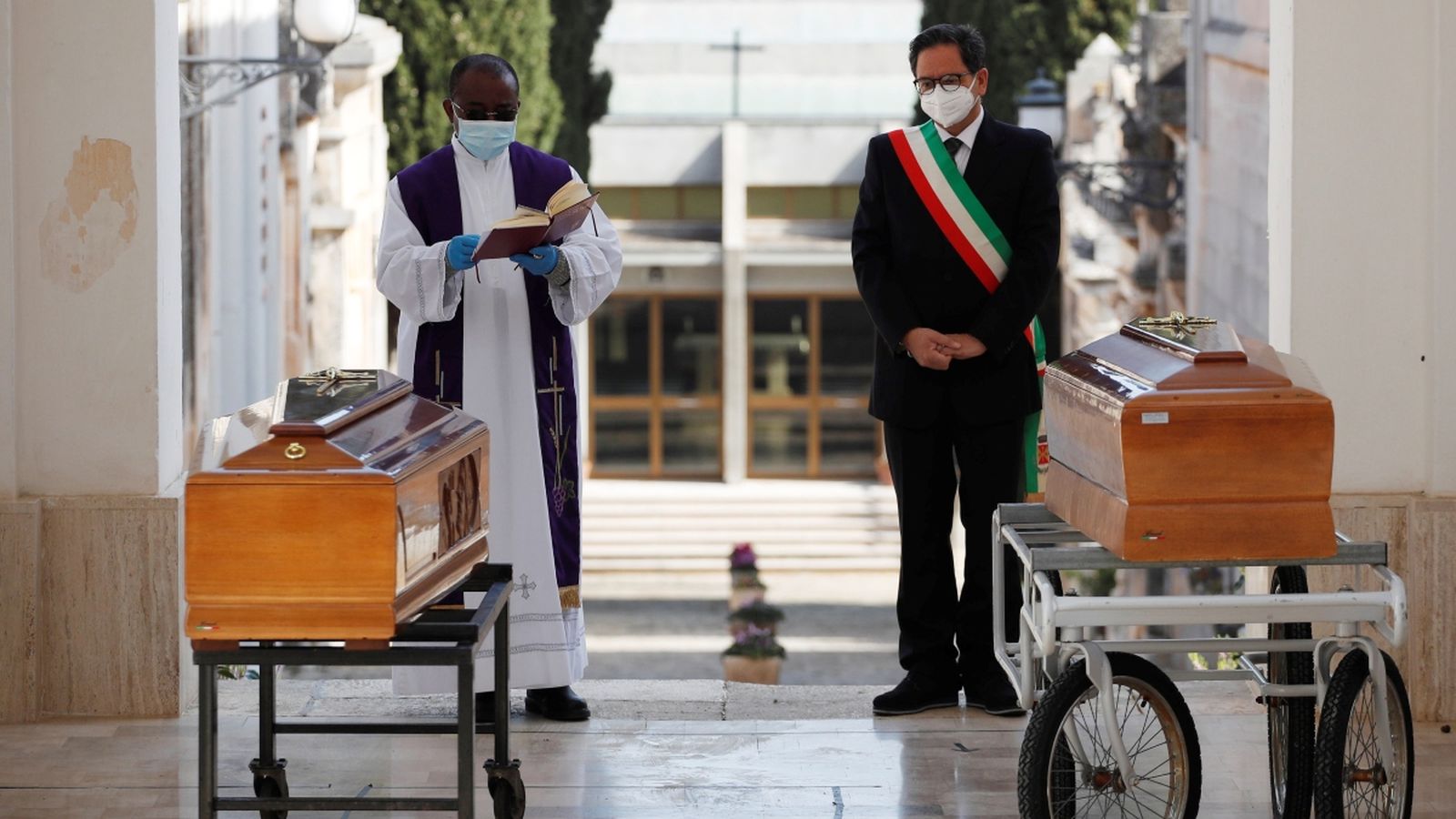 Funeral per la Covid-19 al municipi de Cisternino, al sud d'Itàlia