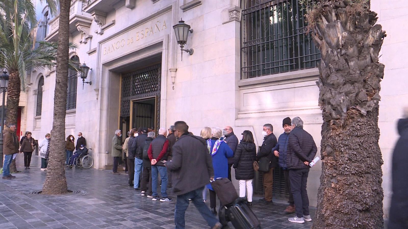 Imatge de la porta del Banc d'Espanya a València