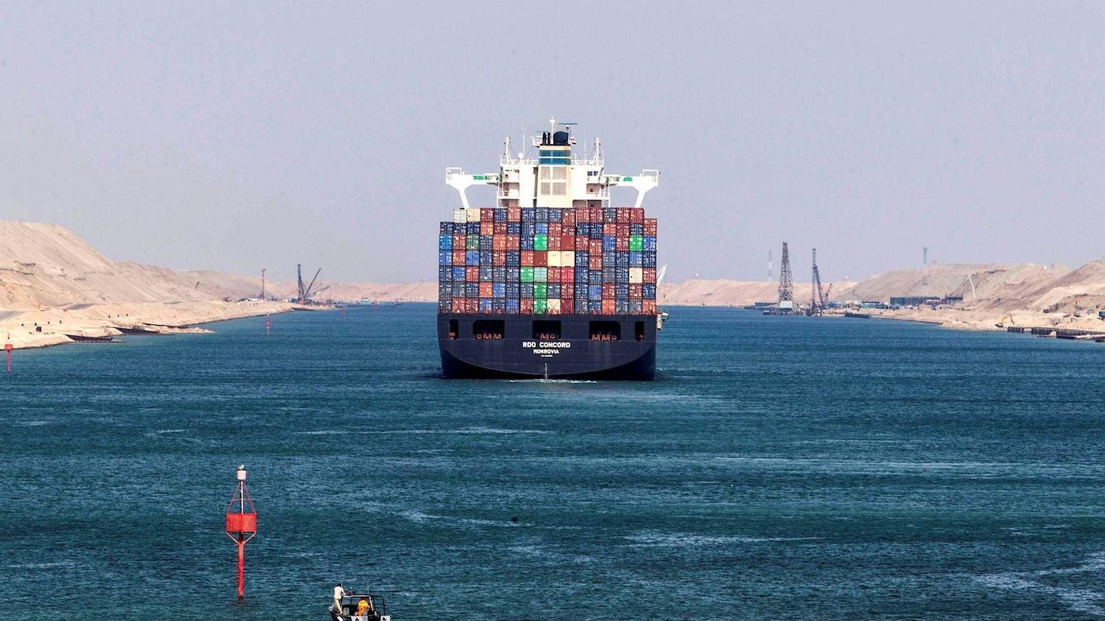 Imatge de l'Ever Given aquest dilluns, després de ser reflotat