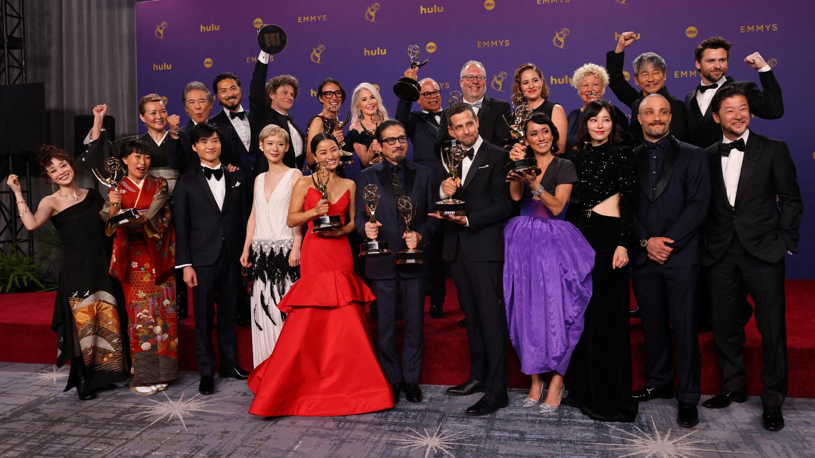 Posat de totes les persones premiades en la 76 edició dels Emmy