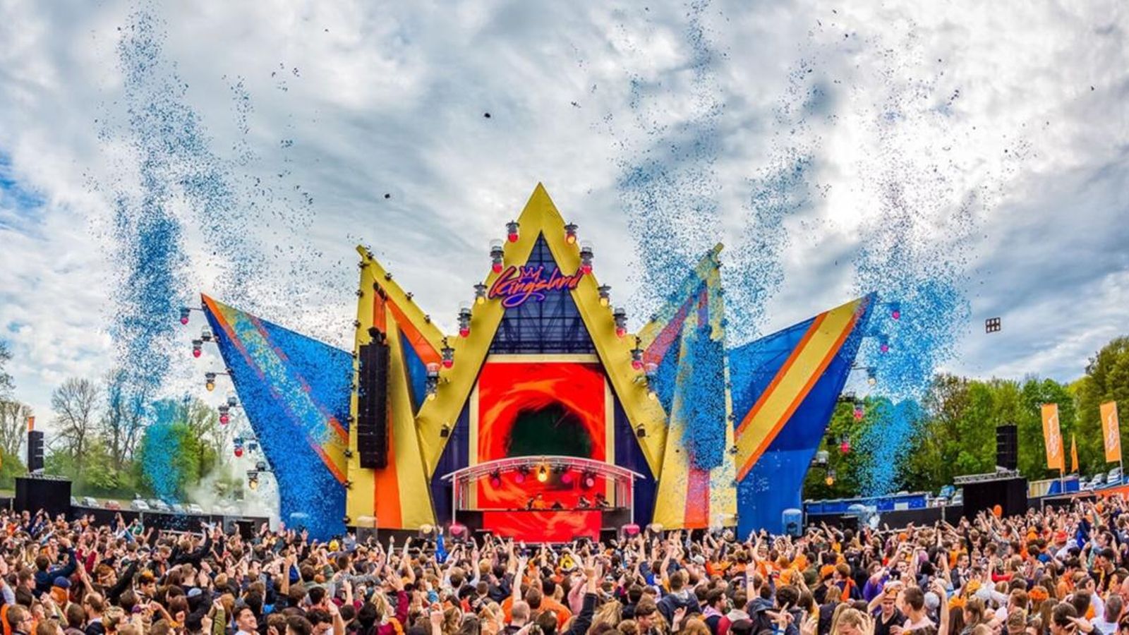 Kingsland és un conjunt de festivals de música electrònica que se celebra el 27 d'abril a Holanda Kingsland és un conjunt de festivals de música electrònica que se celebra el 27 d'abril a Holanda