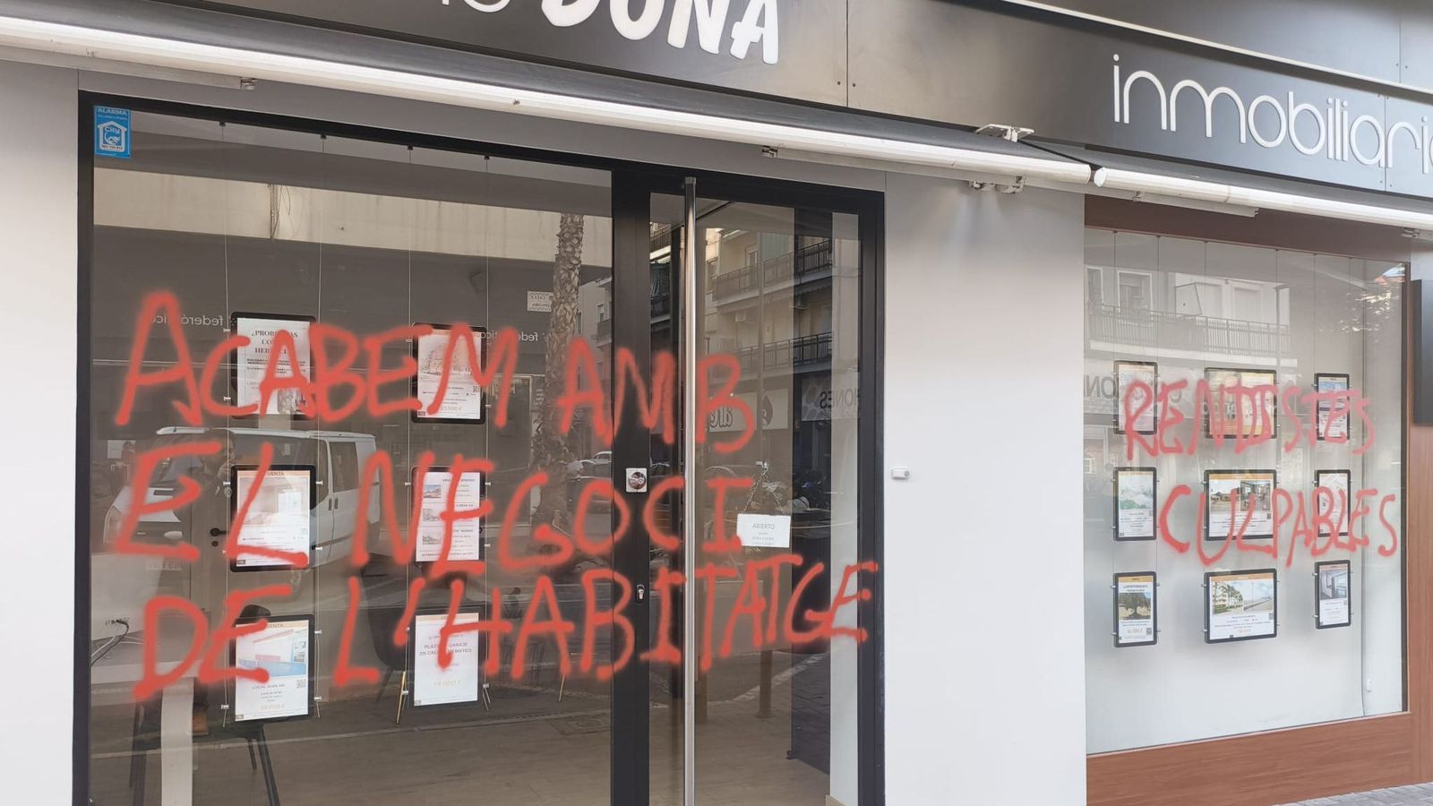 Aparador d'una immobiliària d'Alacant