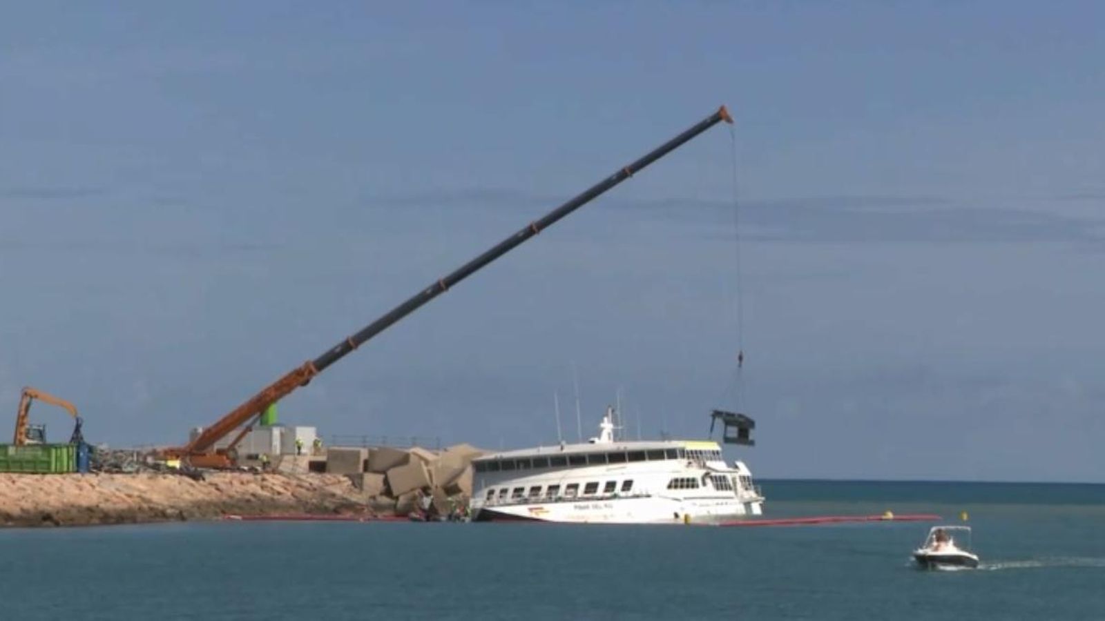 Treballs de retirada de les restes del ferri Pinar del Río, en una imatge d'arxiu