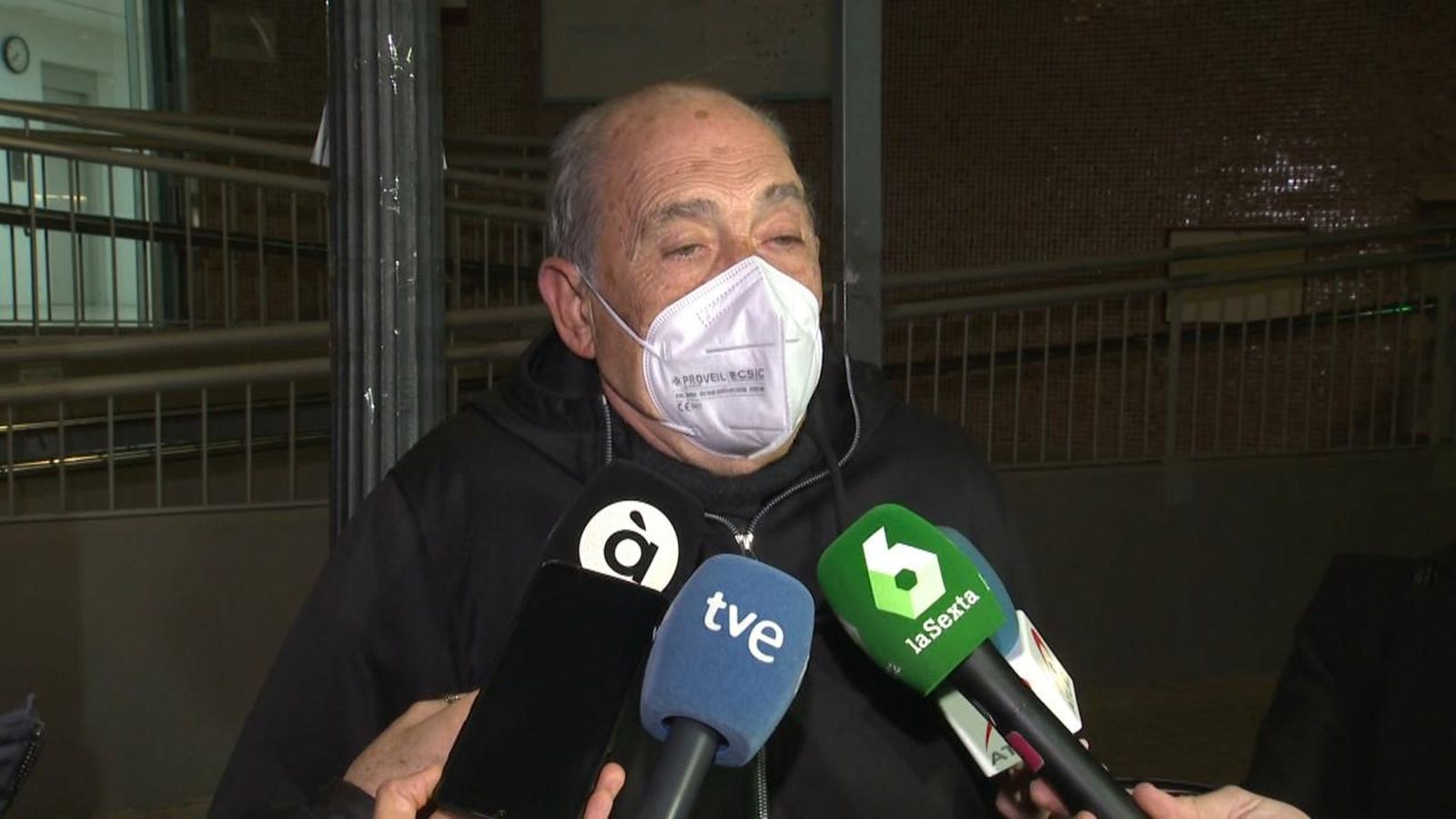 L'impulsor del "Soc major, no idiota" remou els pilars de la política i la banca