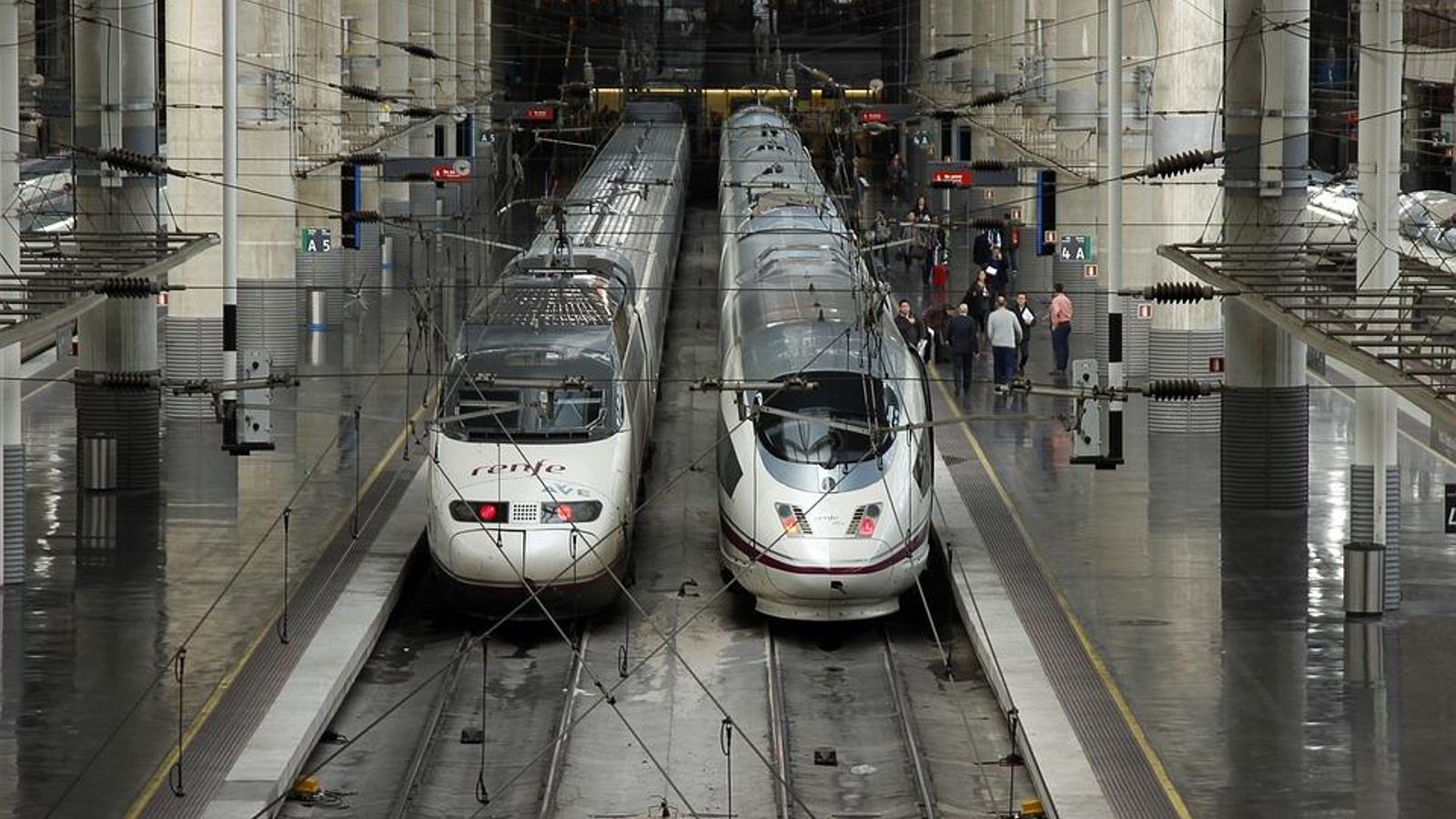 Renfe assegura que els bitllets que estan venent per a la línia Alacant-Madrid ja inclouen els canvis horaris