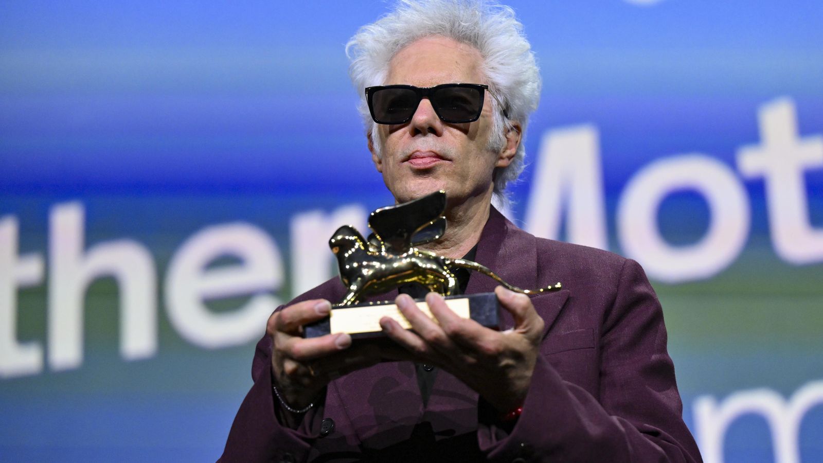 El director Jim Jarmusch, amb el Lleó d'Or de Venècia