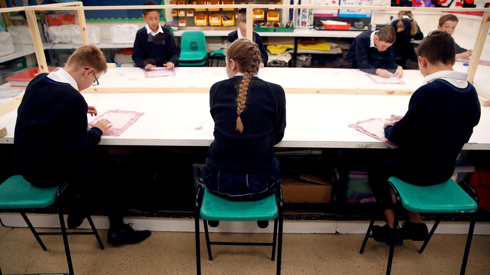 Alumnat en el primer dia de classe al Col·legi Heath Mount, a la localitat anglesa de Watton-at-Stone