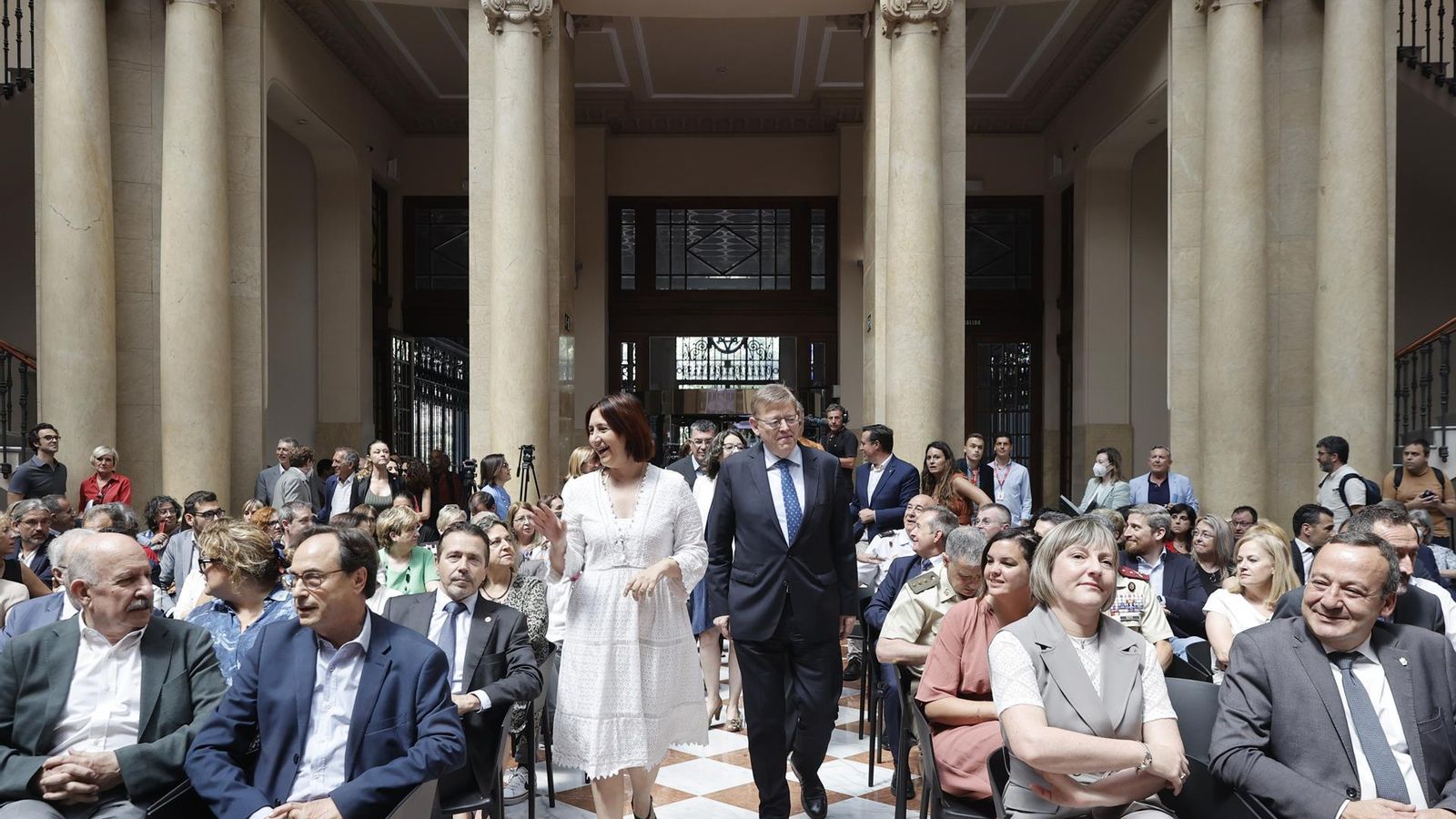 Ximo Puig i Rosa Pérez Garijo en l'acte de commemoració del 40 aniversari de l'Estatut d'Autonomia