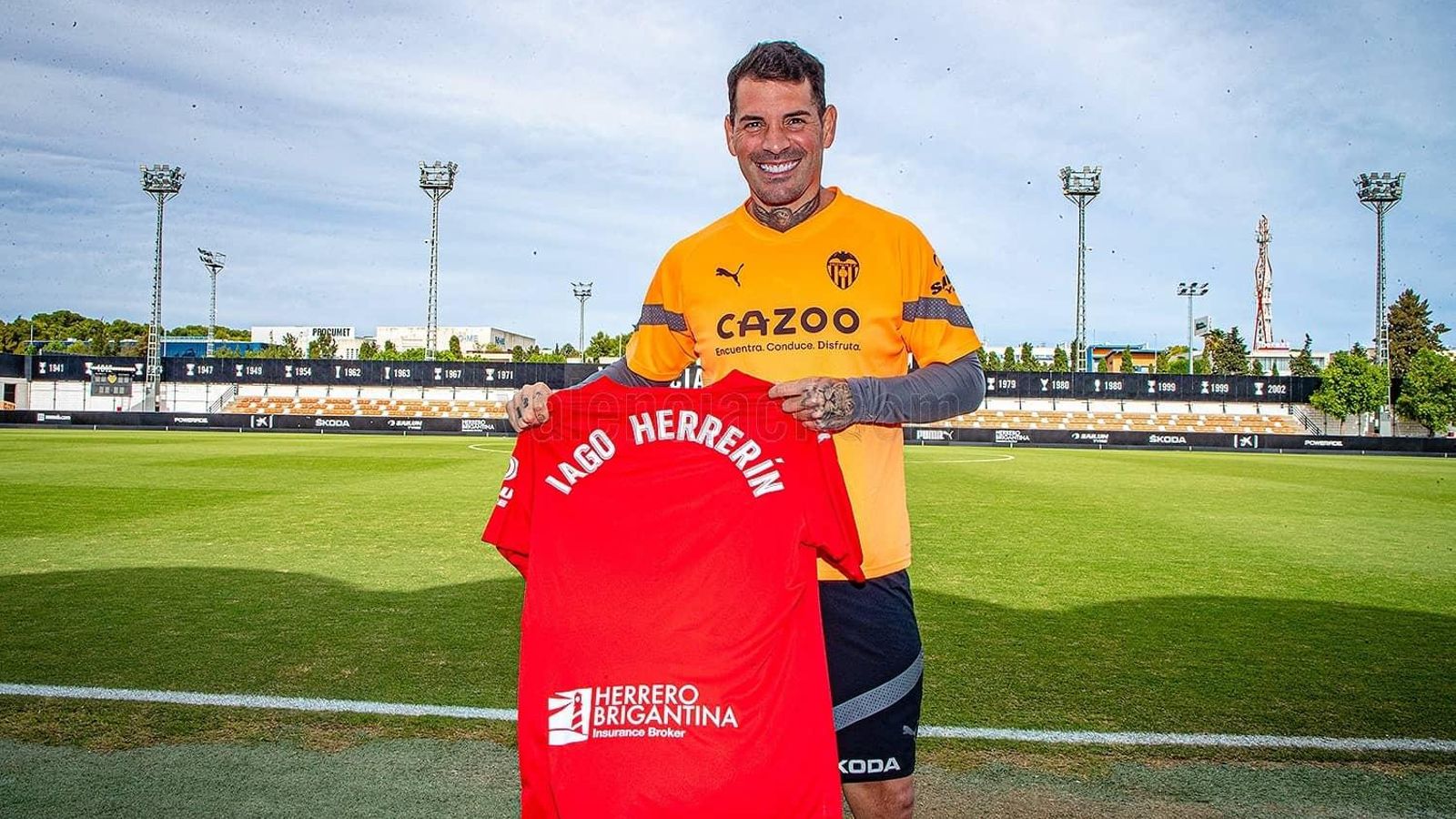 Iago Herrerín es queda al València
