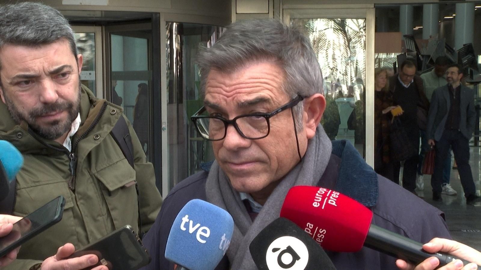 L'exsecretari autonòmic d'educació Máximo Caturla a les portes del jutjat