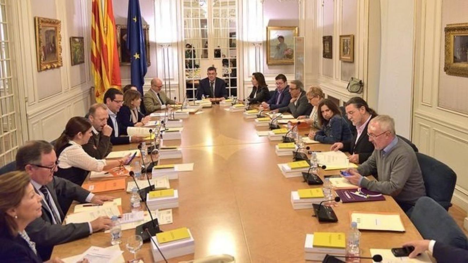 Té lloc la reunió de la Mesa i la Junta de Síndics