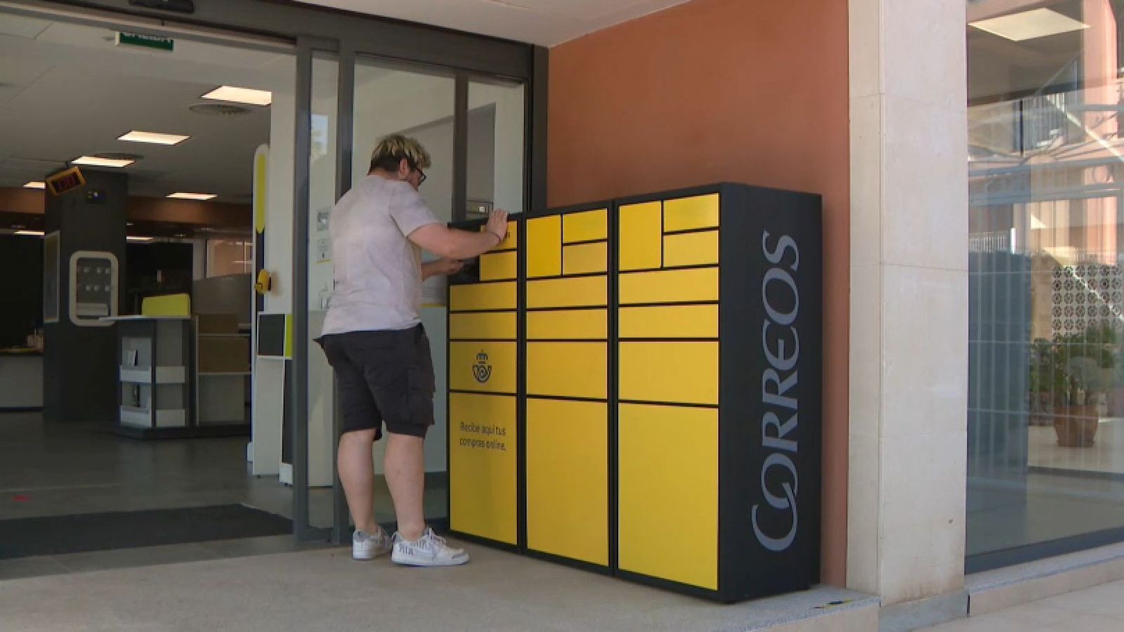 Els residents de les urbanitzacions afectades han de desplaçar-se fins a una oficina de Correus periòdicament per a recollir la seua correspondència