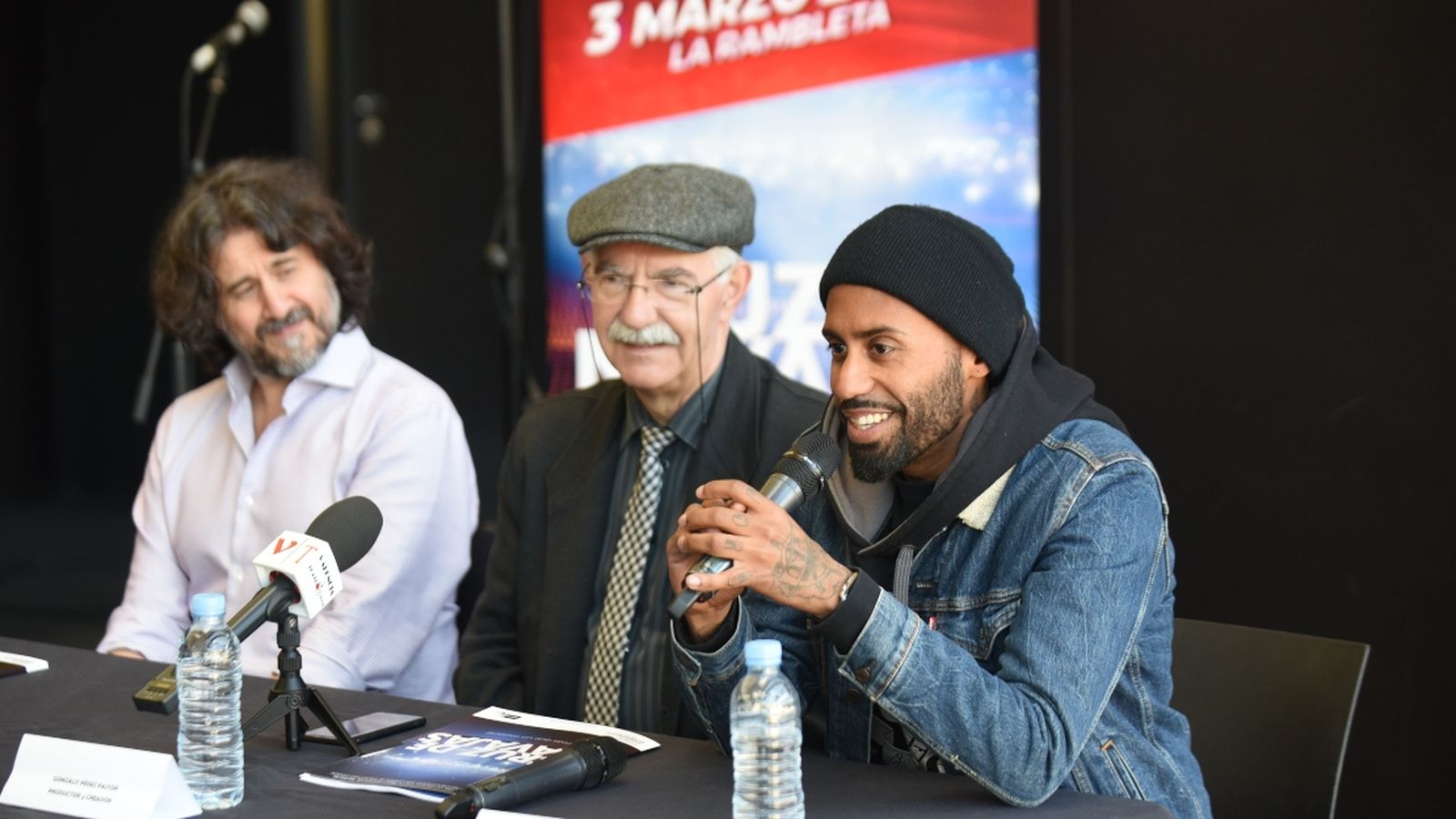 El productor Gonzalo Pérez, el director artístic, Sergio Alcover, i Isaac Ordóñez, director musical, en la roda de premsa de La Rambleta
