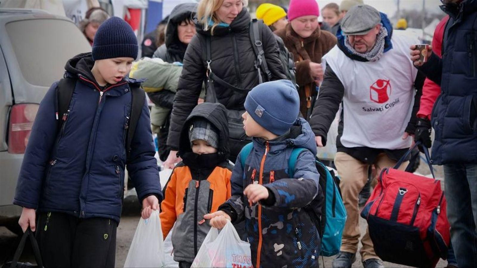 Voluntaris atenen famílies de refugiats ucraïnesos a Romania