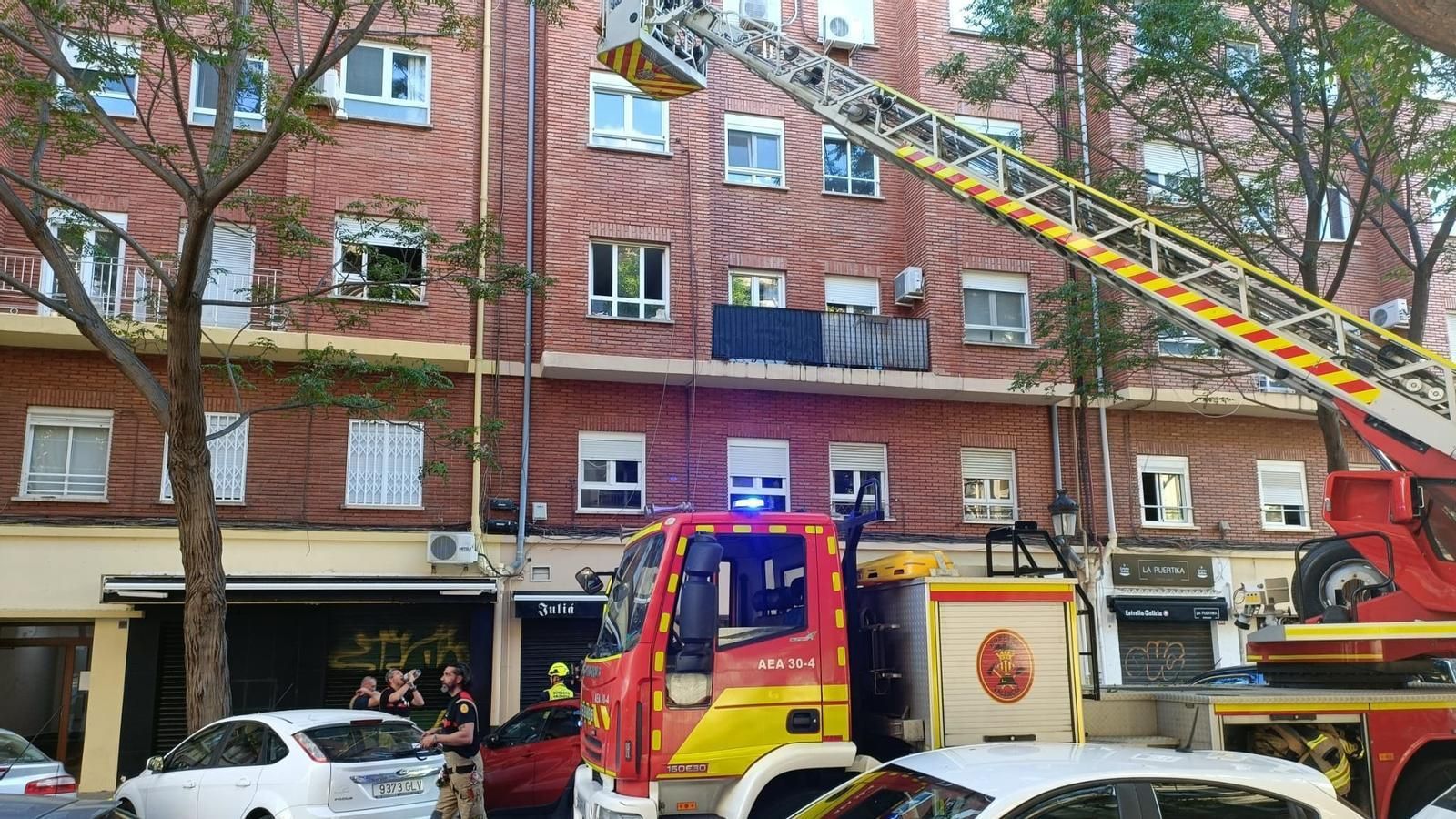 Una actuació de bombers a València, en arxiu