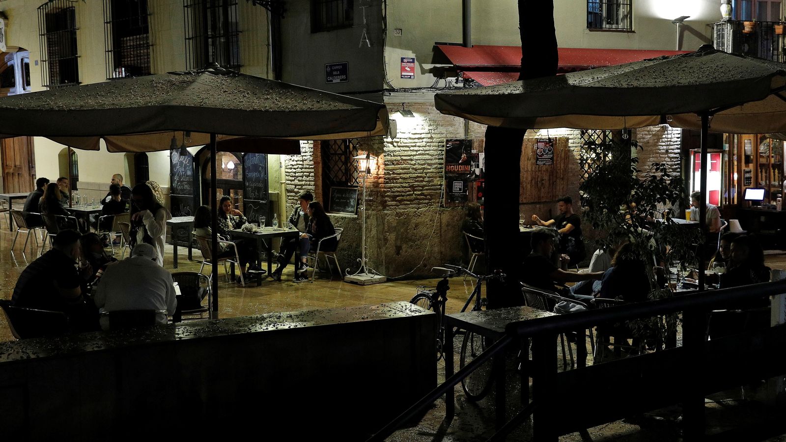 Terrasses del centre de València en una imatge de fa uns dies