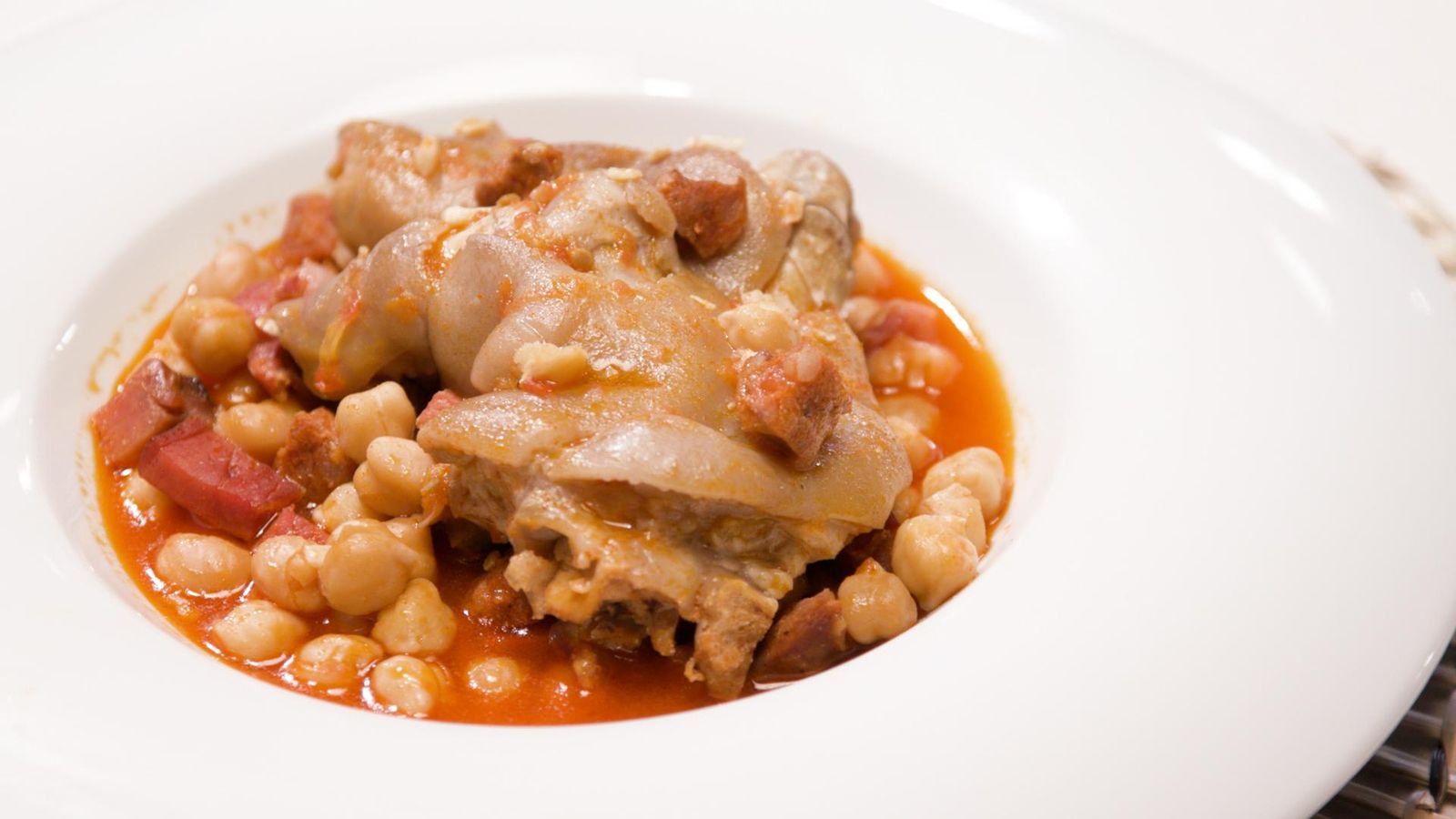 Manetes de porc amb cigrons