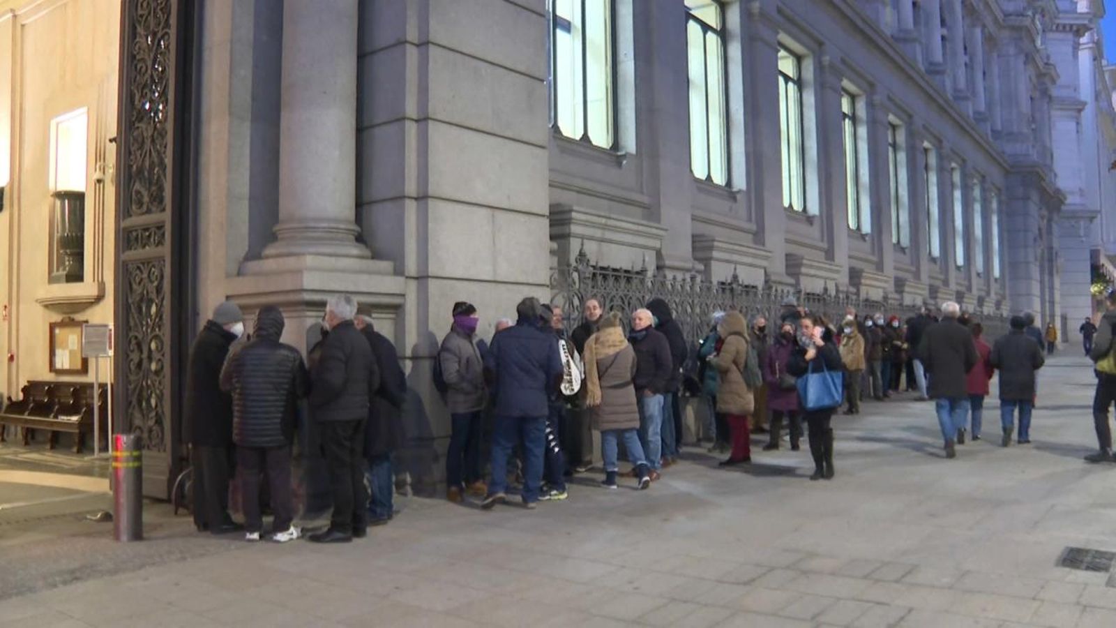 Cues fora del Banc d'Espanya per a comprar lletres del tresor