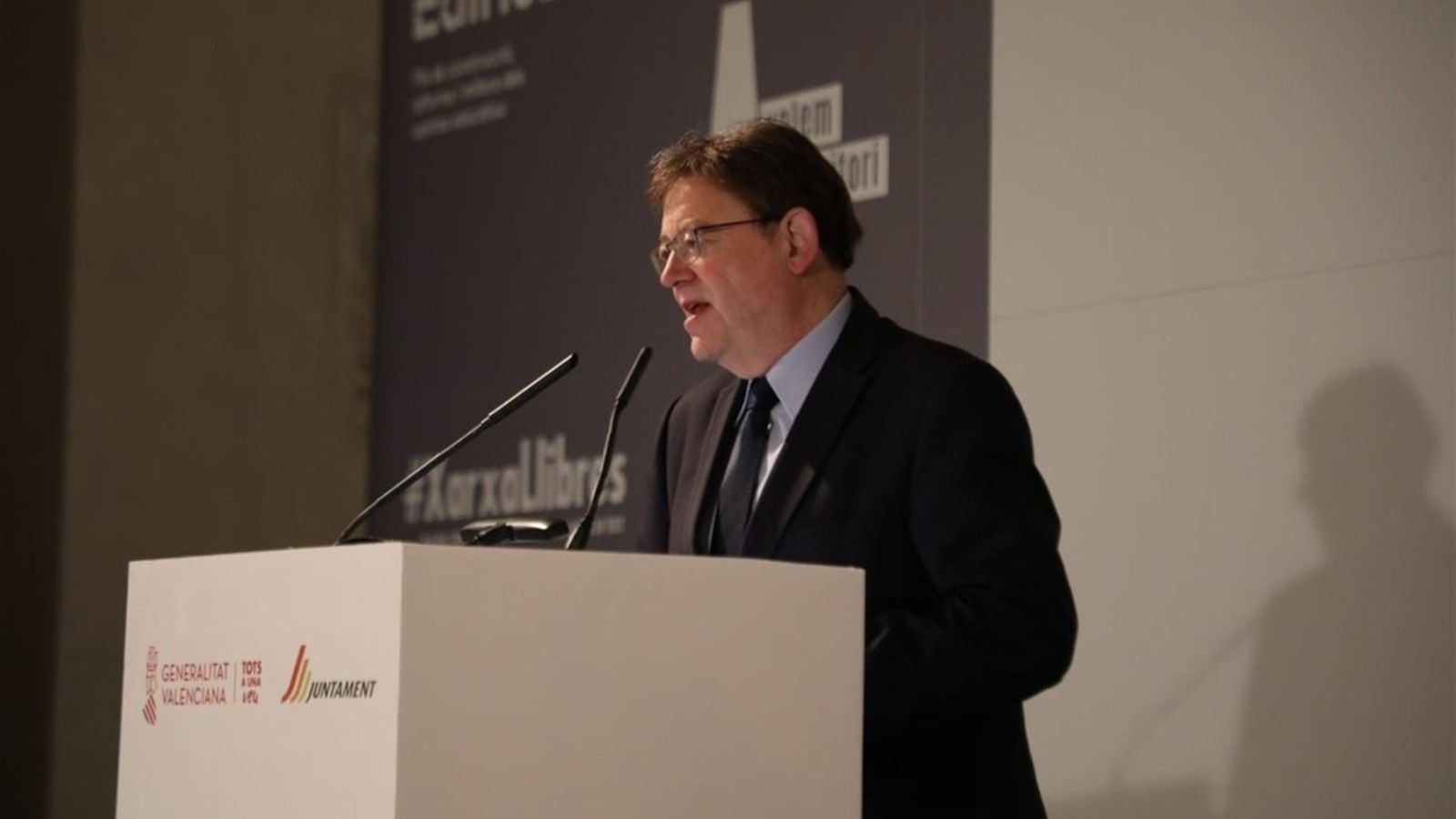 El president de la Generalitat, Ximo Puig, ha participat en el primer congrés autonòmic per a persones amb càncer i familiars al Palau de Congressos de València