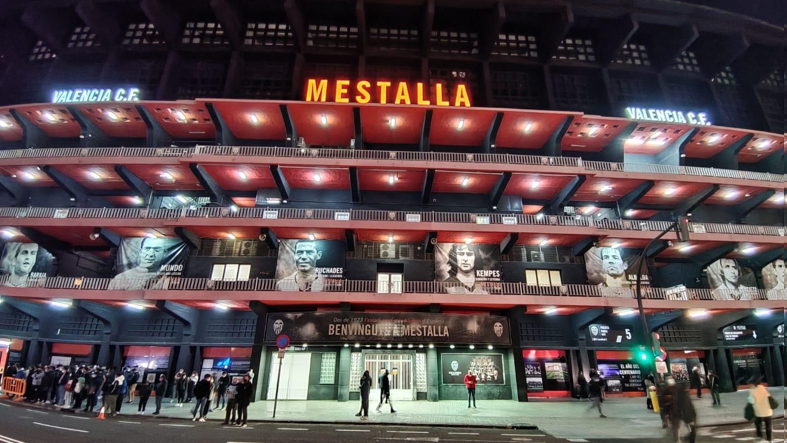 Dimecres À Punt t'espera als peus del Mestalla