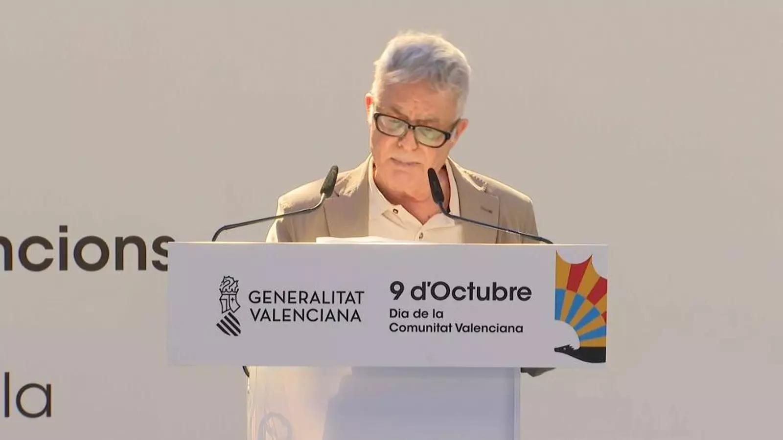 L'escriptor Ferran Torrent en l'entrega del Premi de les Lletres de la Generalitat