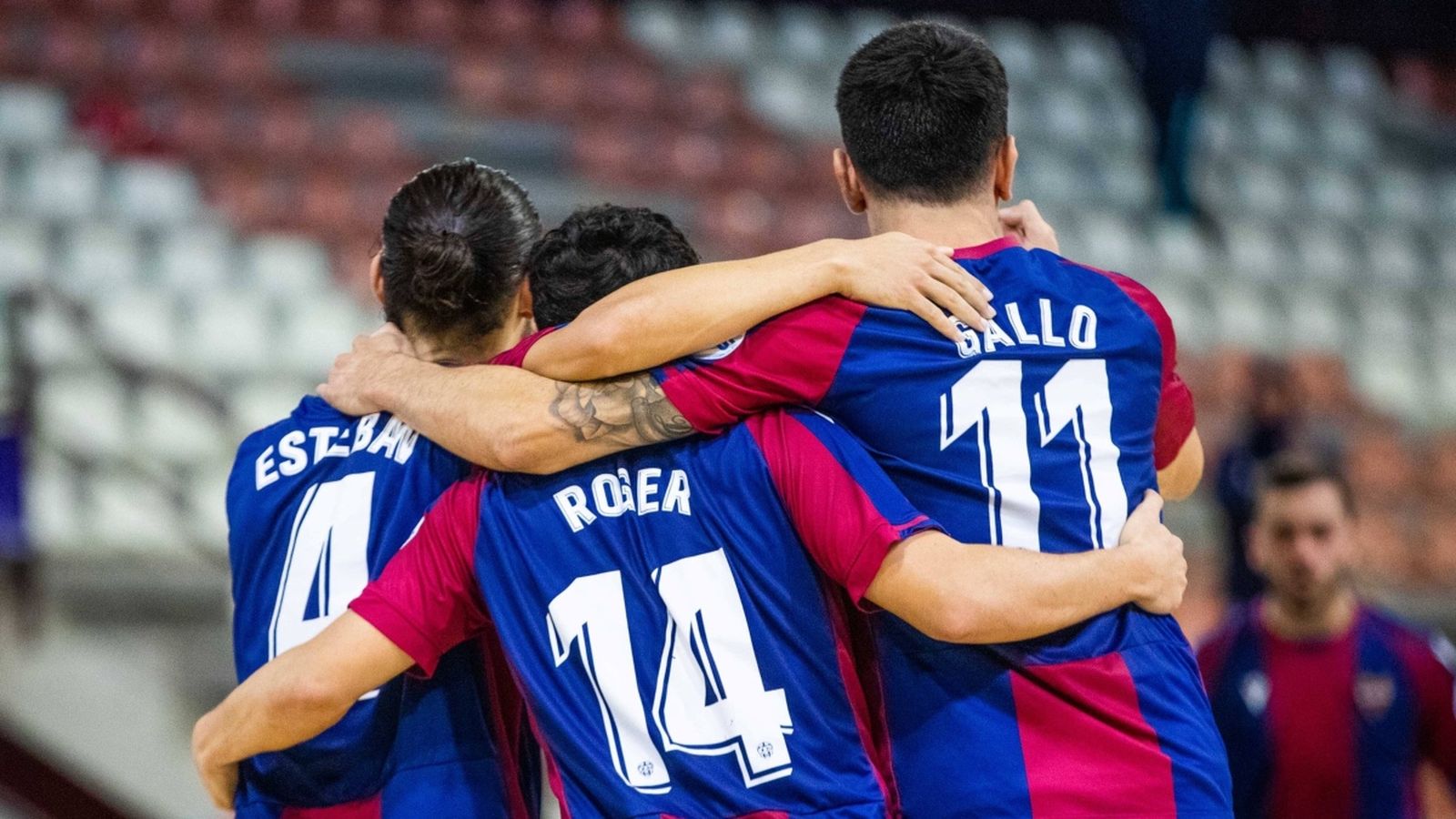 Jugadors del Llevant FS celebren un gol durant el partit contra el Burela FS