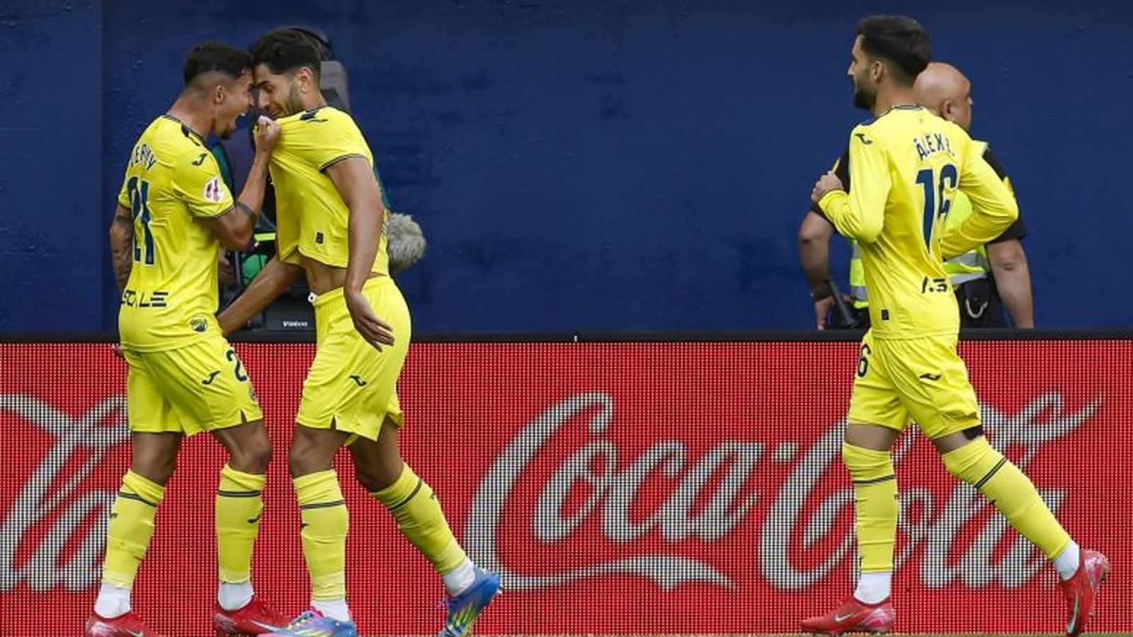 Els jugadors del Vila-real celebren un gol d'Ayoze Pérez contra el Leganés