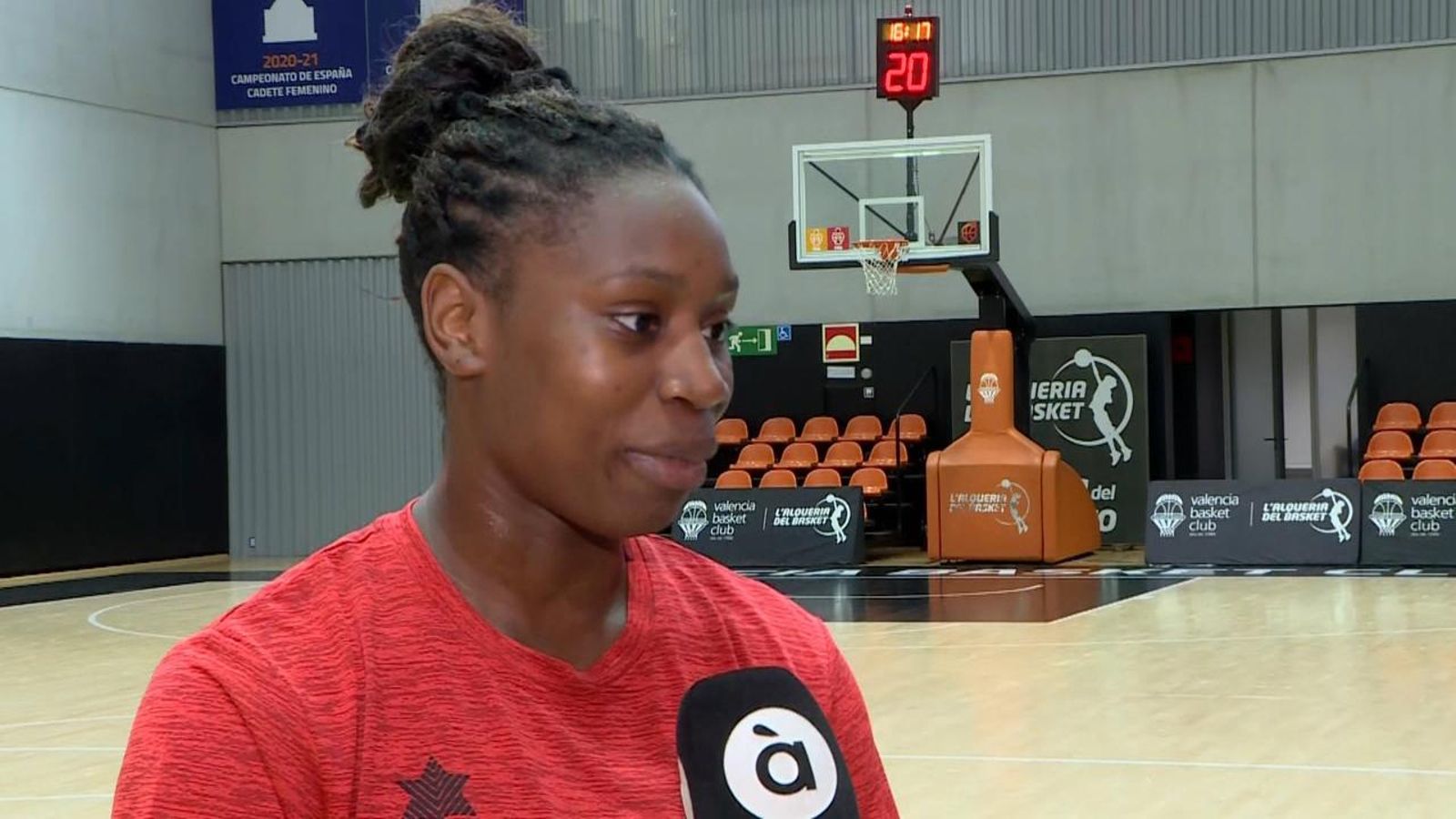 Mama Dembele: "Em vaig sentir molt ben acollida a la Fonteta"