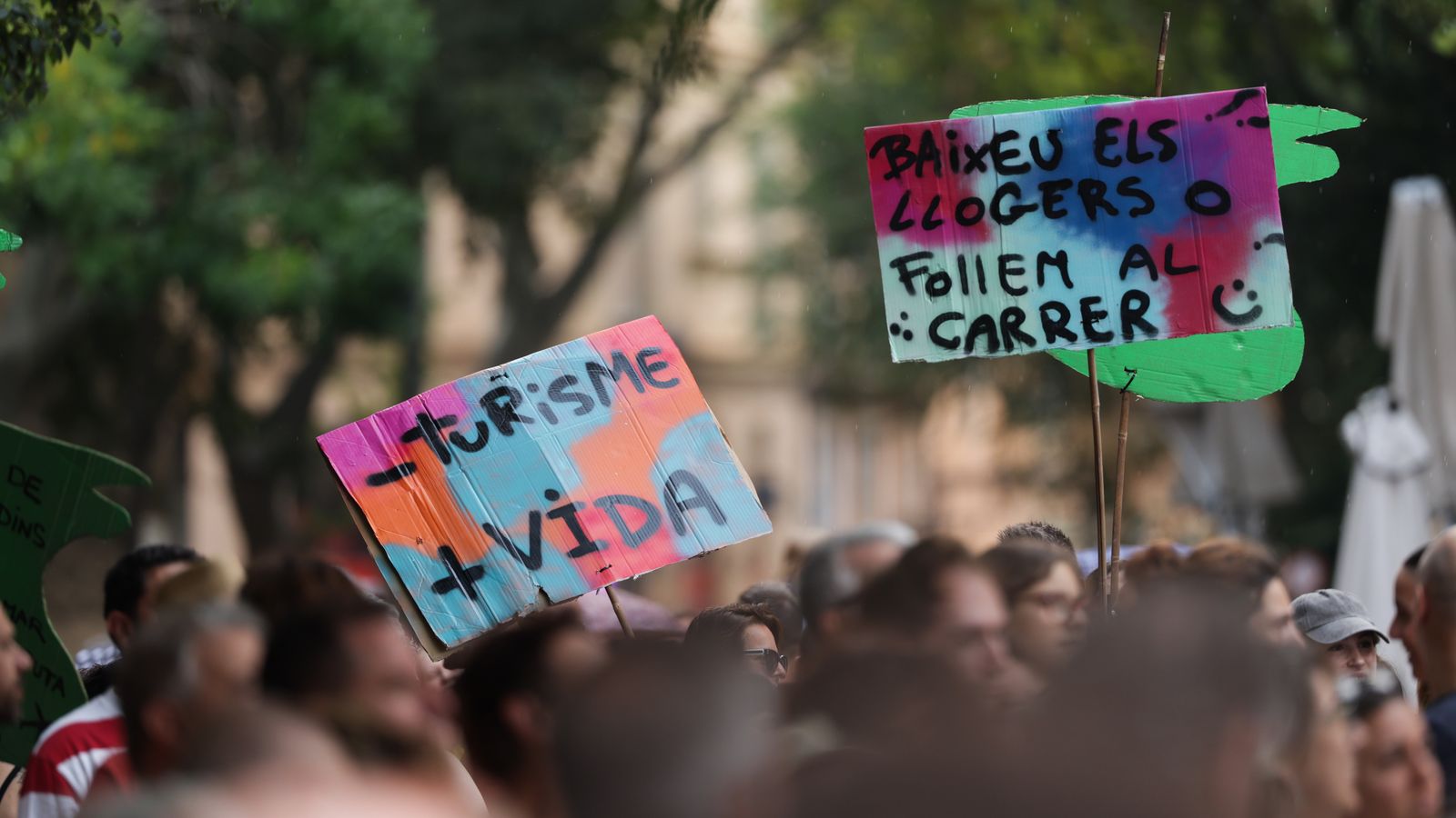 Algunes de les pancartes de la marxa d'este diumenge a Palma