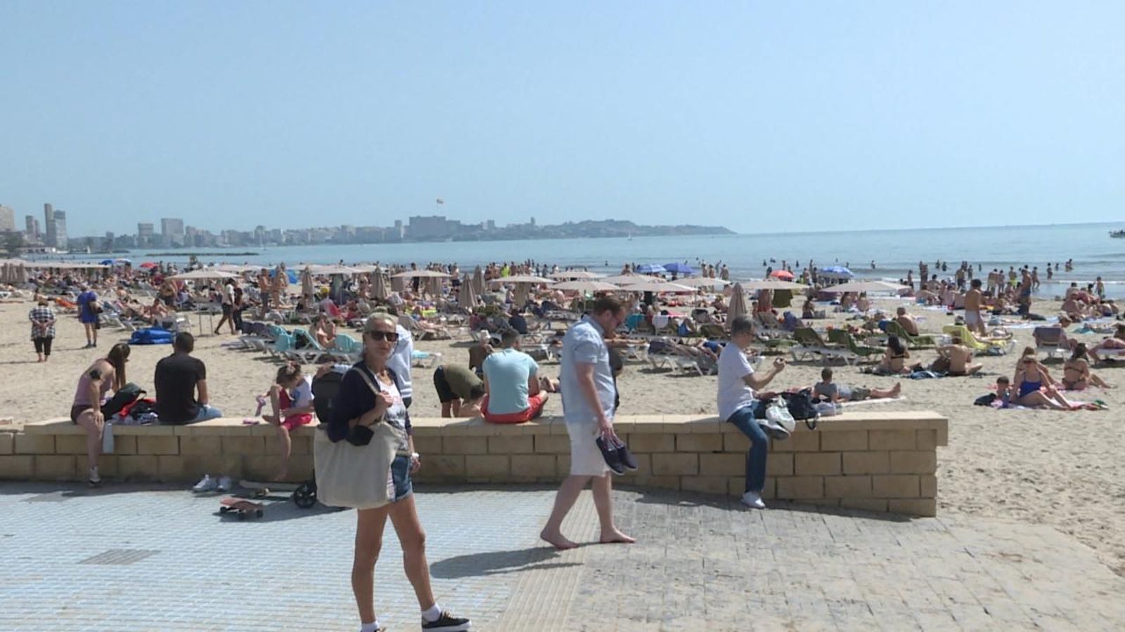 Platges plenes a la Comunitat Valenciana per Setmana Santa La imatge que deixen algunes localitats aquest dissabte de Setmana Santa és quasi d’estiu