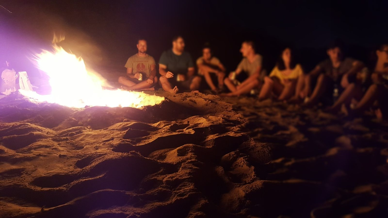 Aquesta nit les platges de tot el nostre litoral s'omplin de fogueres