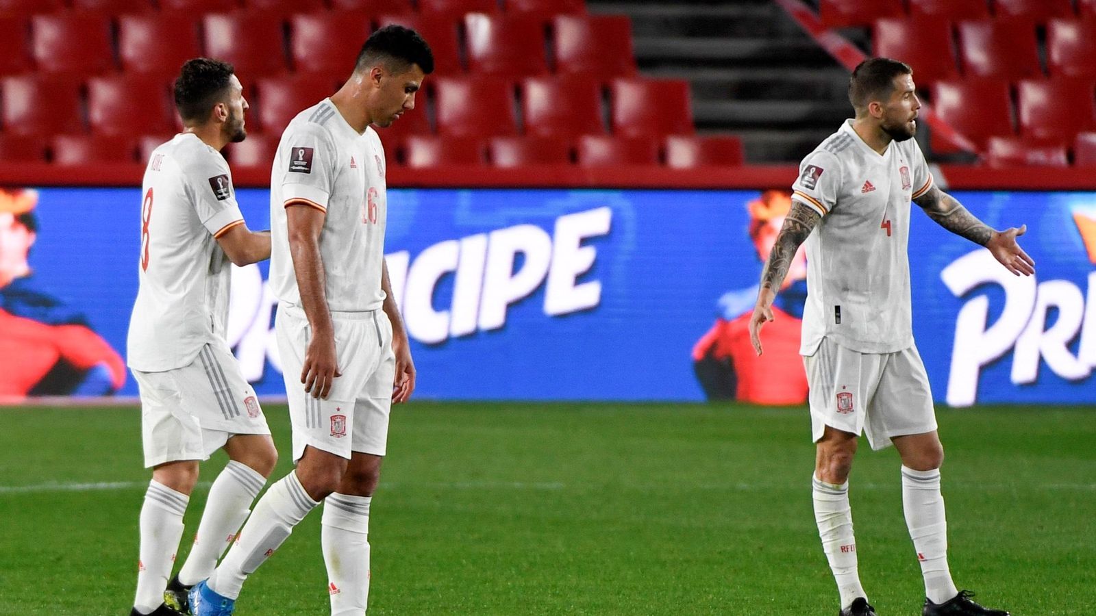 Els jugadors de la selecció lamenten l'empat