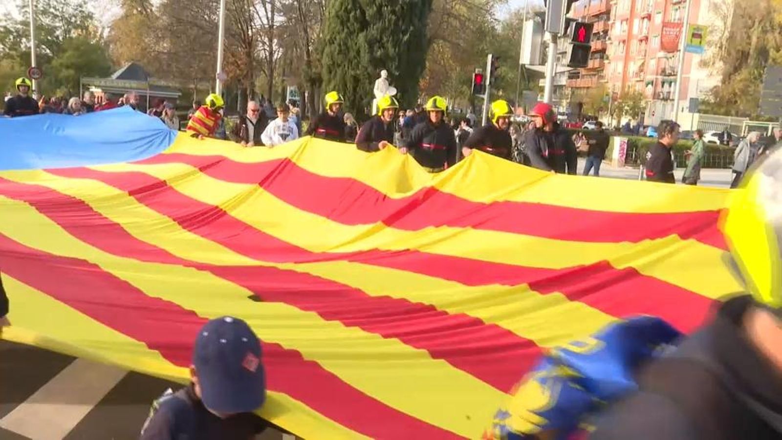 Bombers a la manifestació del 30 de novembre