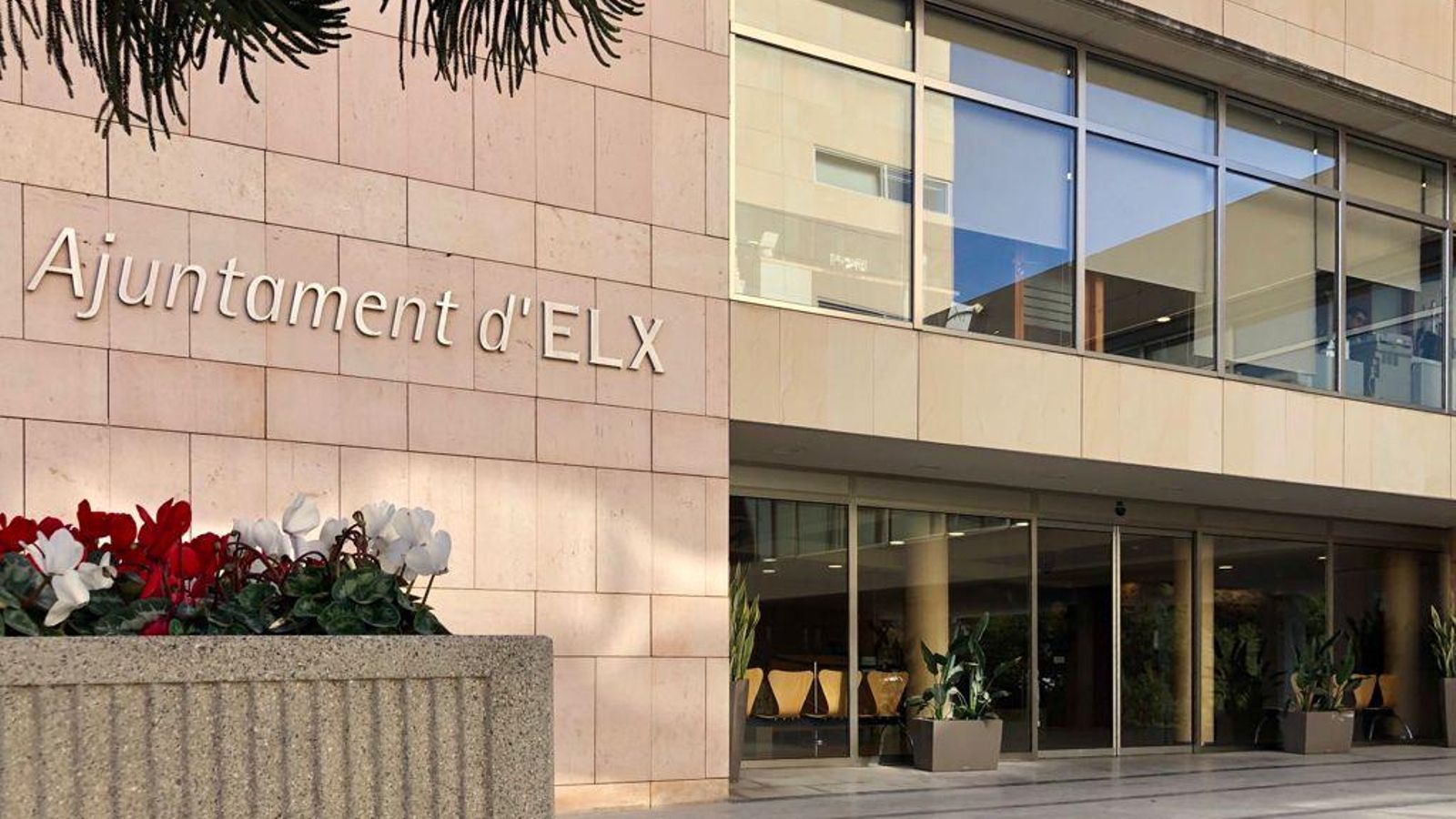 Façana de l'Ajuntament d'Elx