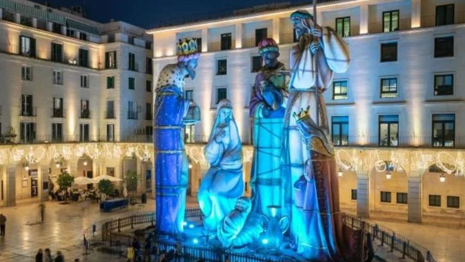 Pessebre monumental instal·lat a la plaça de l'Ajuntament