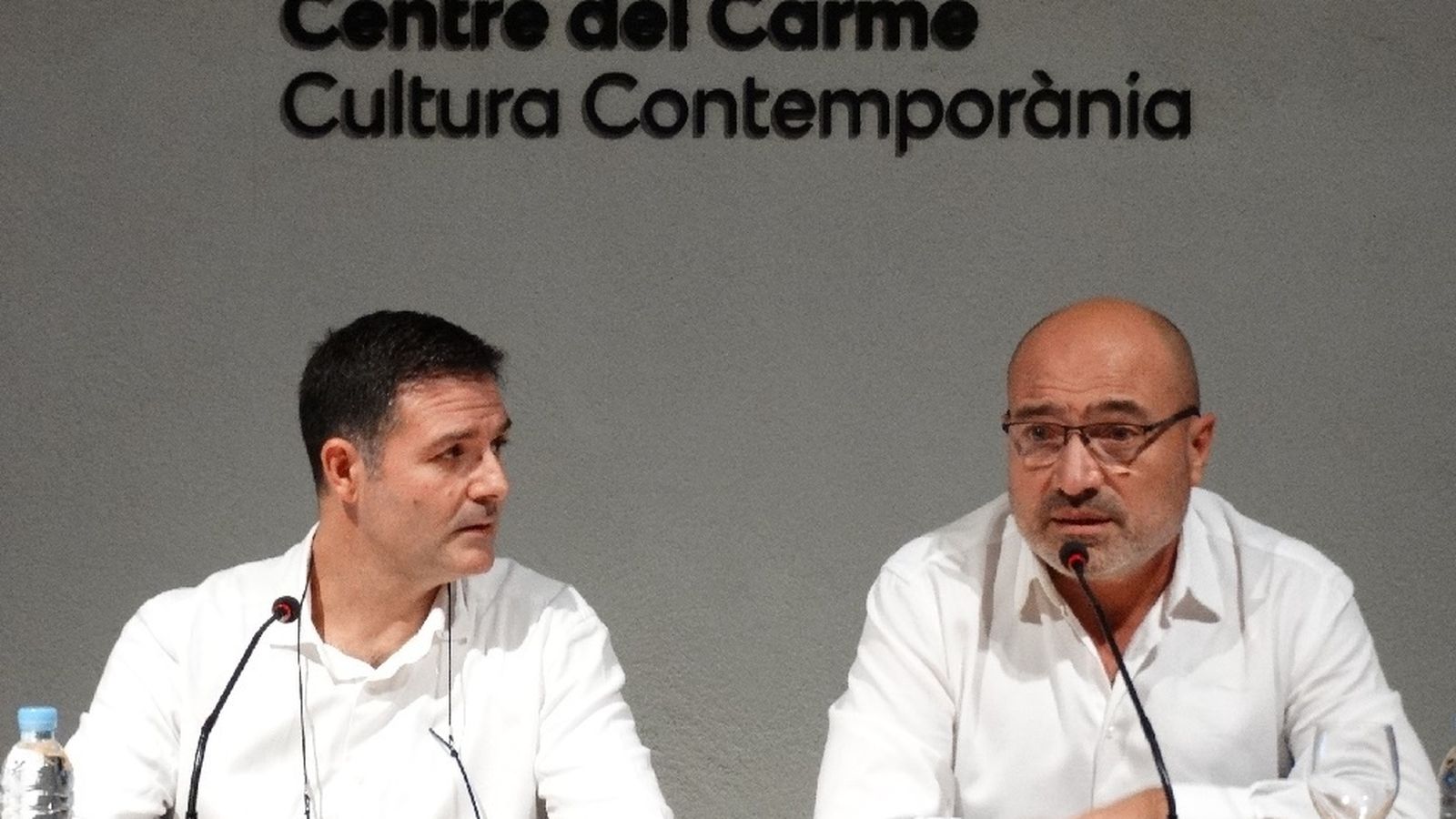 L'escriptor i filológo Josep Enric Estrela (esq.), nou director de la Institució Alfons el Magnànim