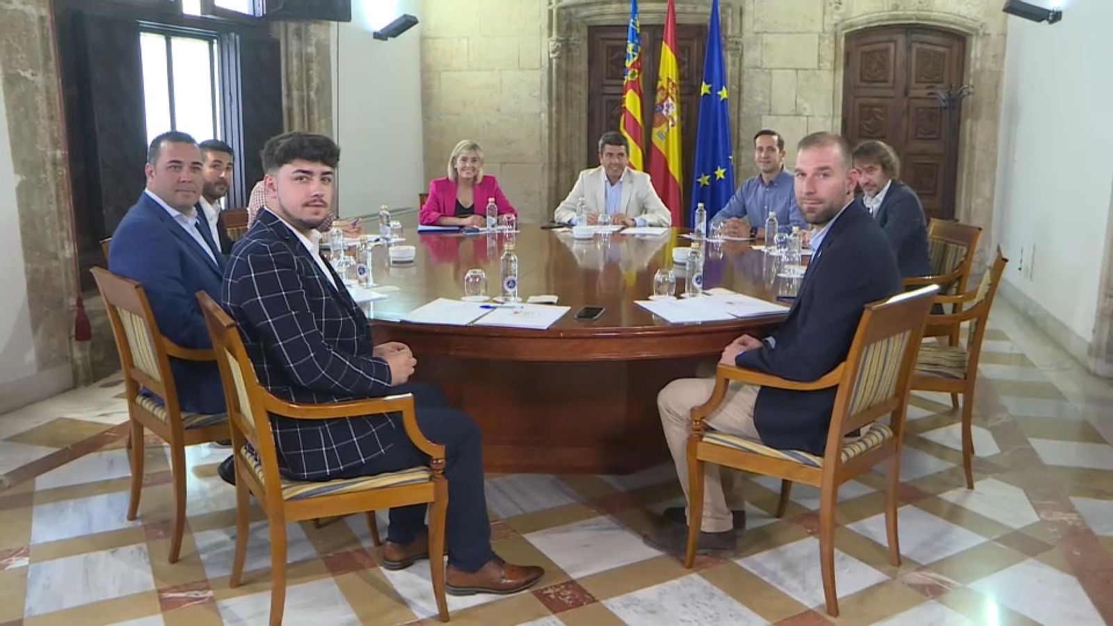Reunió de Mazón amb la Federació de Penyes Taurines
