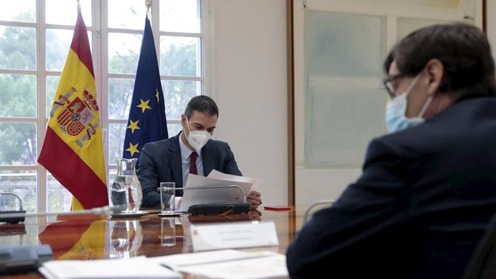 Pedro Sánchez en una reunió amb el ministre de Sanitat, Salvador Illa
