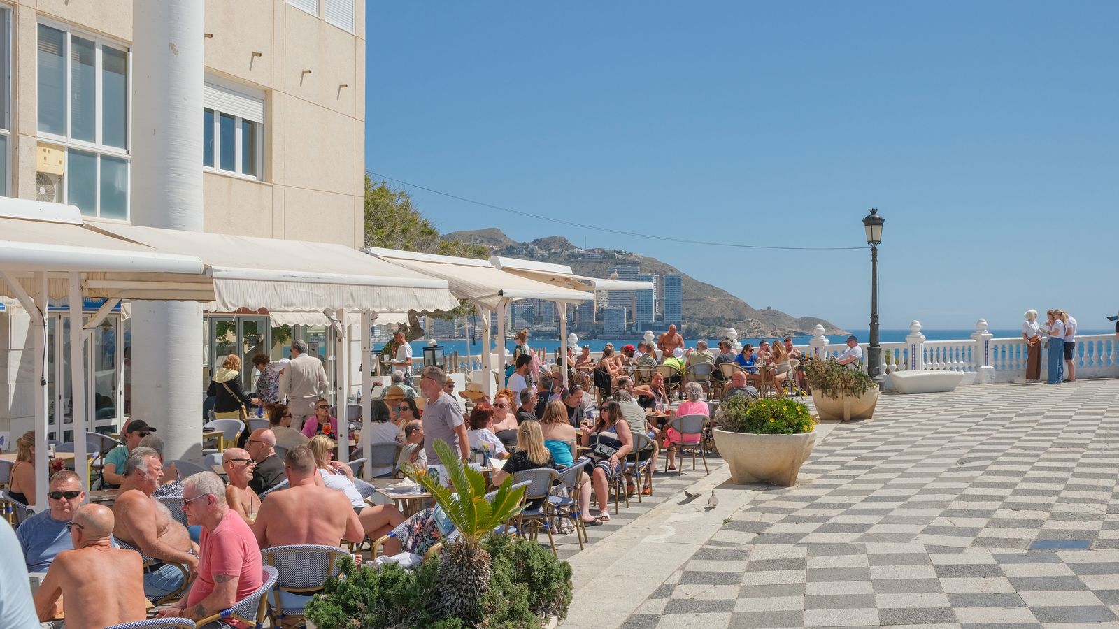 Un bar al passeig de la platja a Benidorm