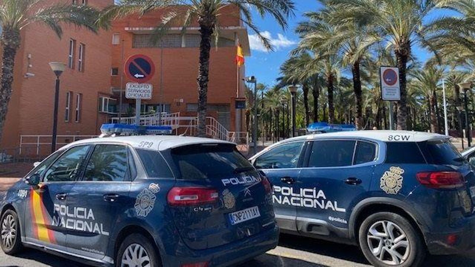 Dos cotxes de la Policia Nacional a Elx