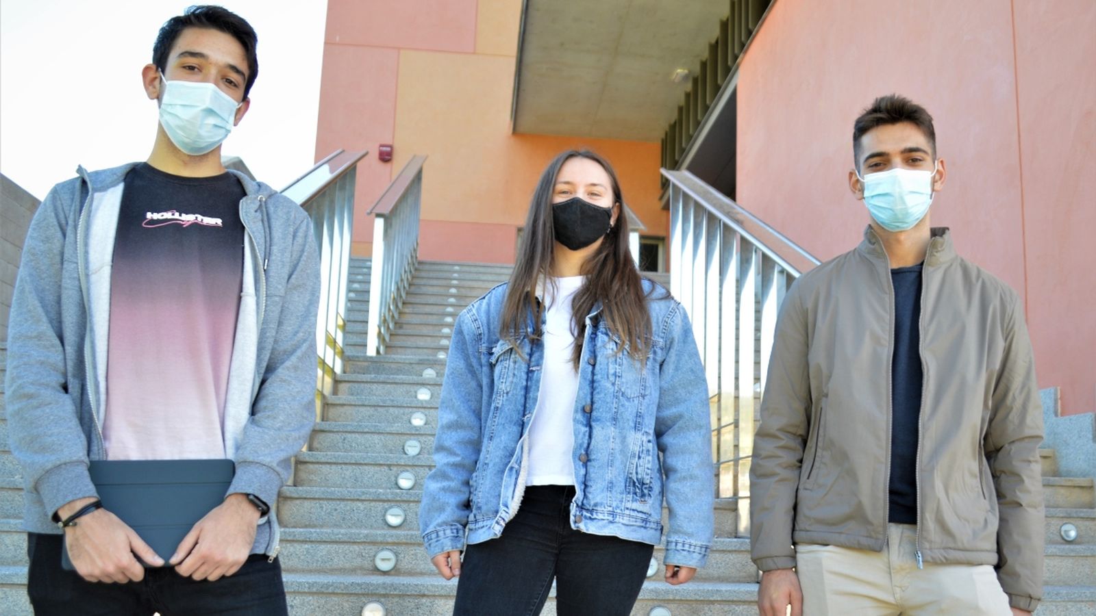 Tres dels quatre estudiants universitaris que han creat el buscador Quecovid.es des del campus d'Alcoi