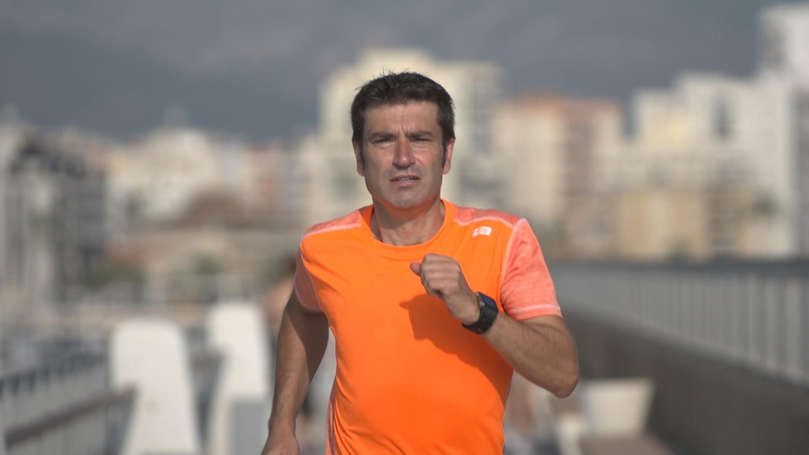 Xavi Blasco i l'equip d'A Córrer ens traslladen l'ambient de la Mitja Marató