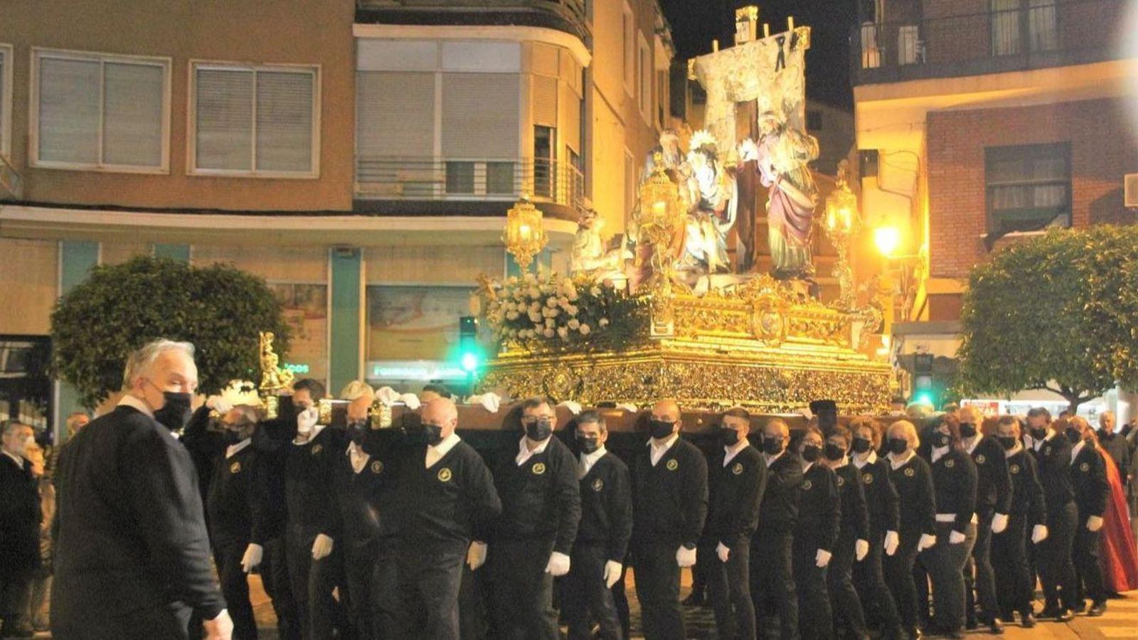 Una de les confraries d'Alzira, la de la Verge dels Dolors, que inicia aquesta nit les processons a Alzira