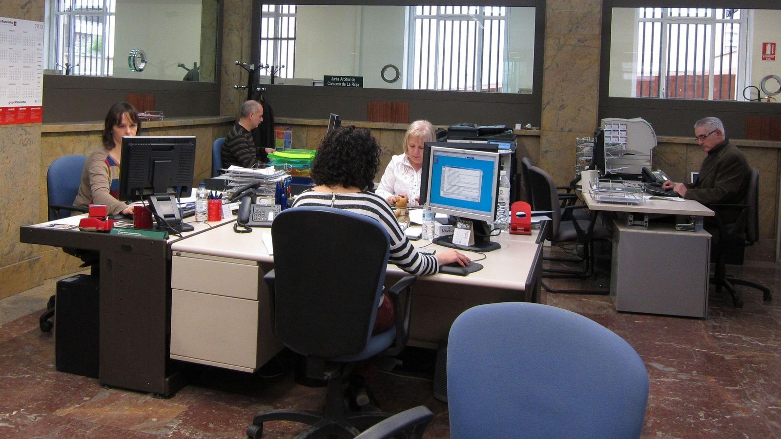 Imatge d’arxiu d’un grup de funcionaris