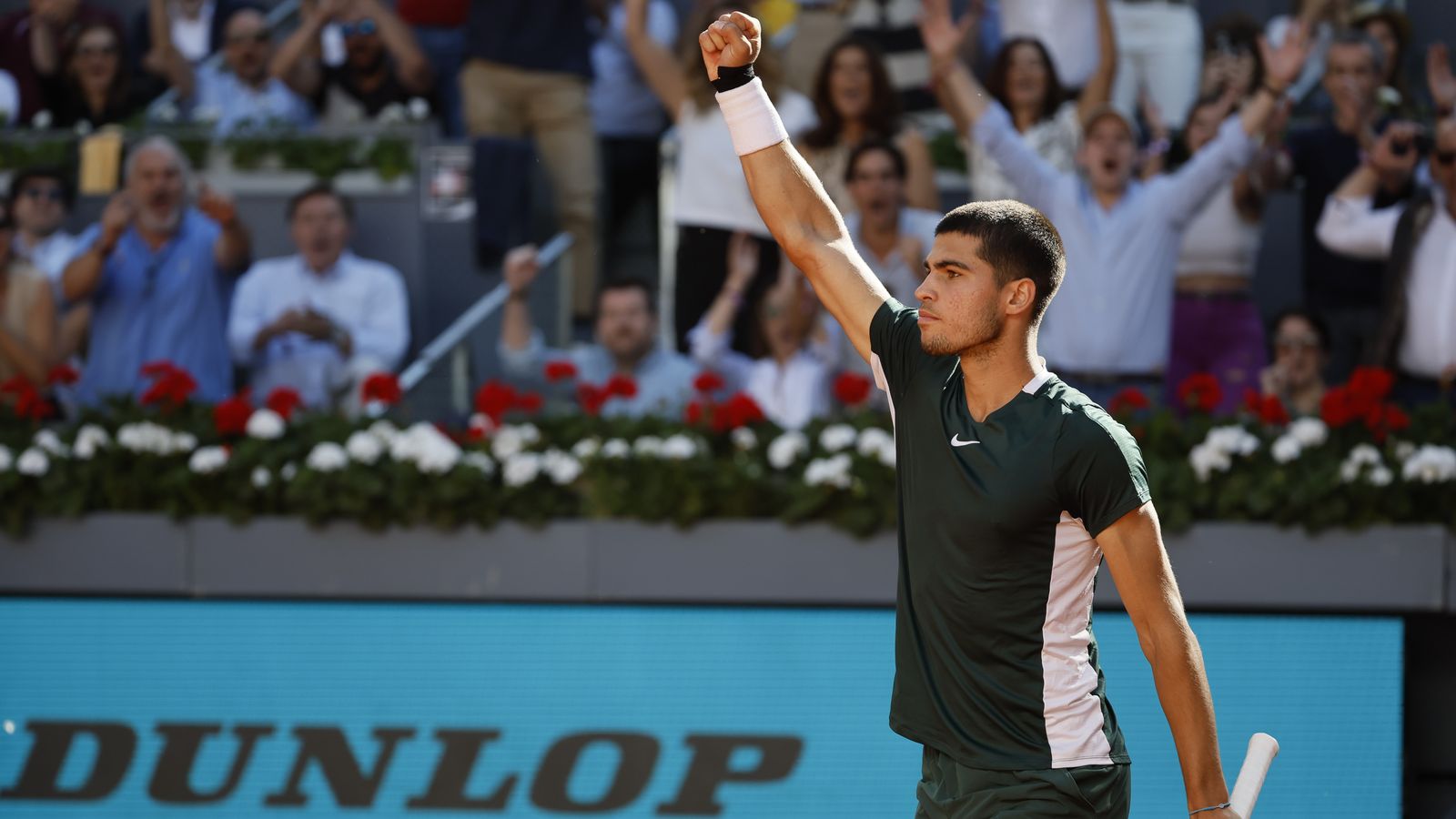 Alcaraz celebra un punt en la Caja Mágica de Madrid