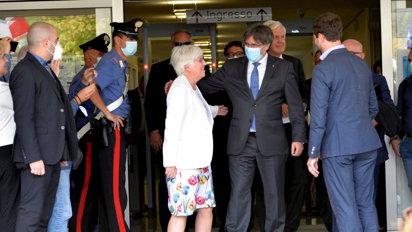 L'expresident català Carles Puigdemont eixint del jutjat