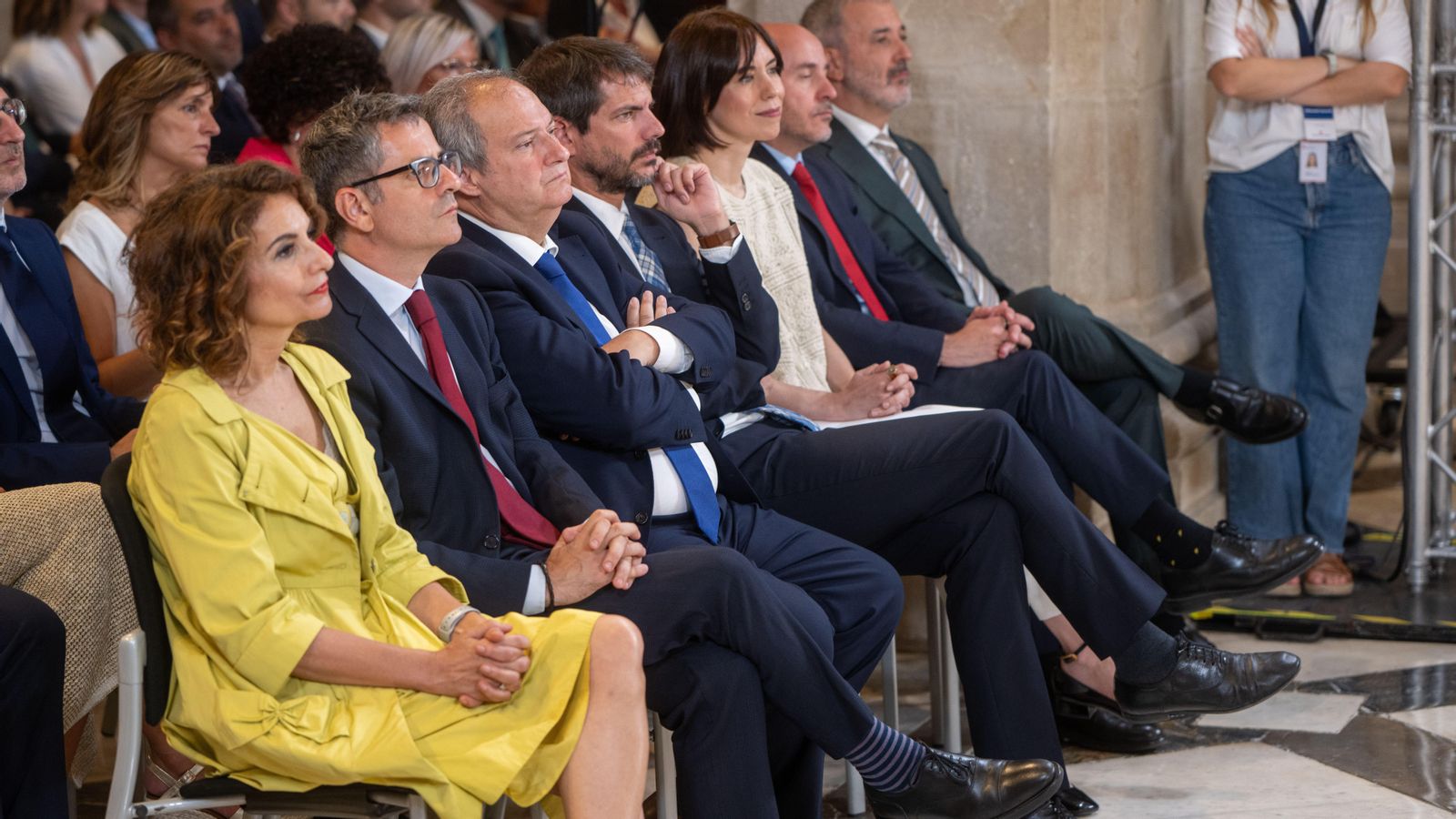 Montero i Bolaños, els primers per l'esquerra, en la investidura d'Illa fa unes setmanes Montero i Bolaños, els primeres per l'esquerra, en la investidura d'Illa fa unes setmanes