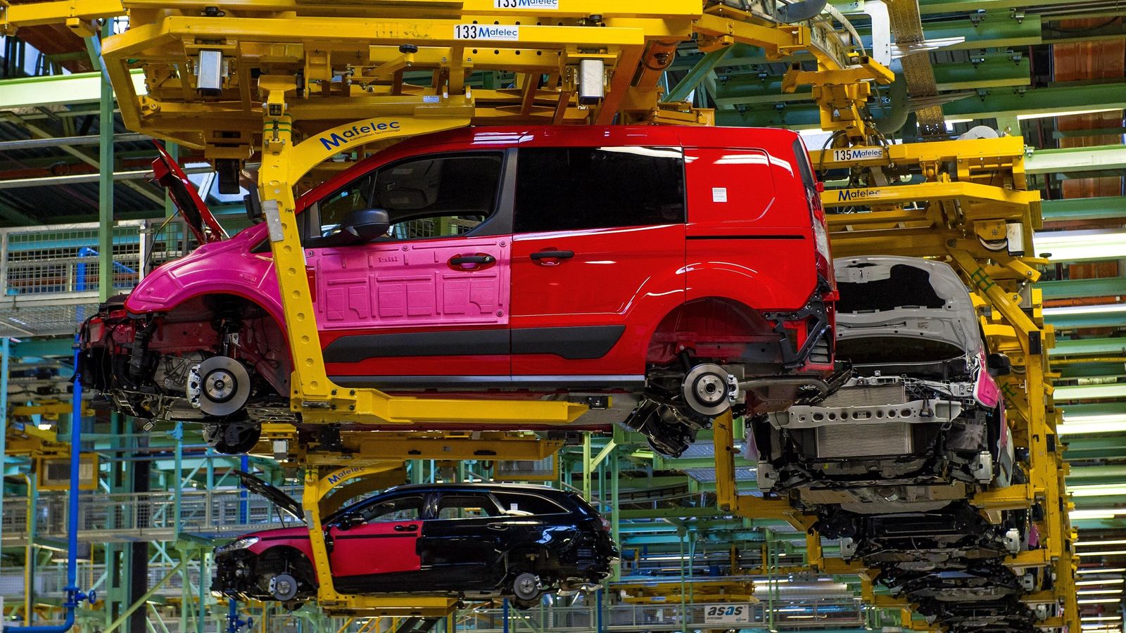 Imatge d'arxiu d'una cadena de muntatge a la fàbrica de Ford en Almussafes