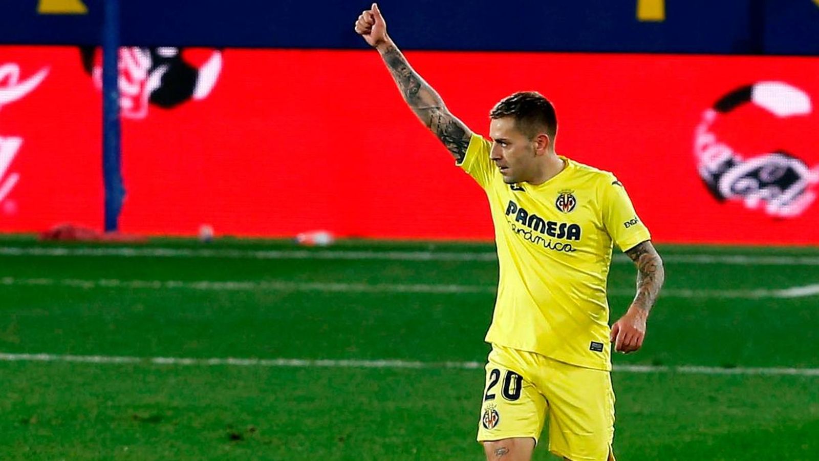 Els jugadors del Vila-real celebren el primer gol dels groguets, marcat per Rubén Peña